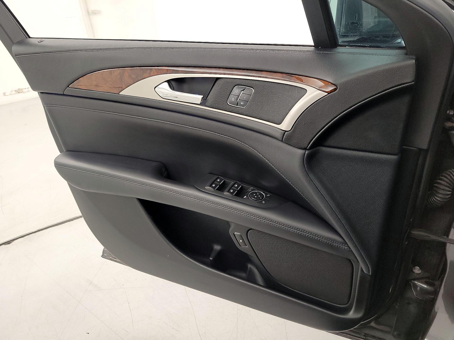 Thumbnail: 2017 Lincoln MKZ - 12