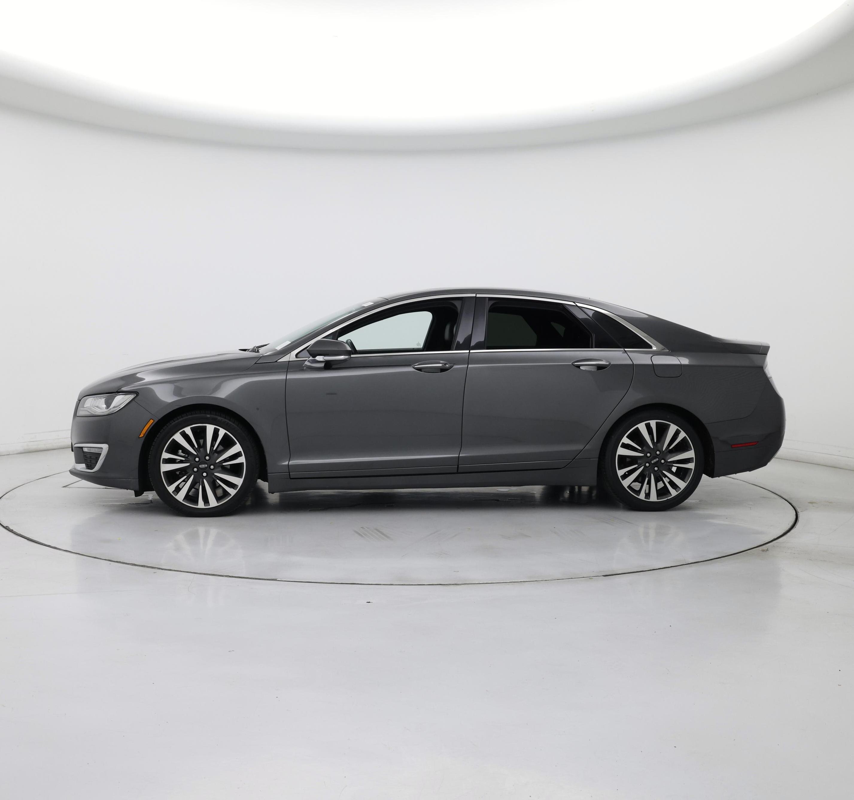 Thumbnail: 2017 Lincoln MKZ - 3
