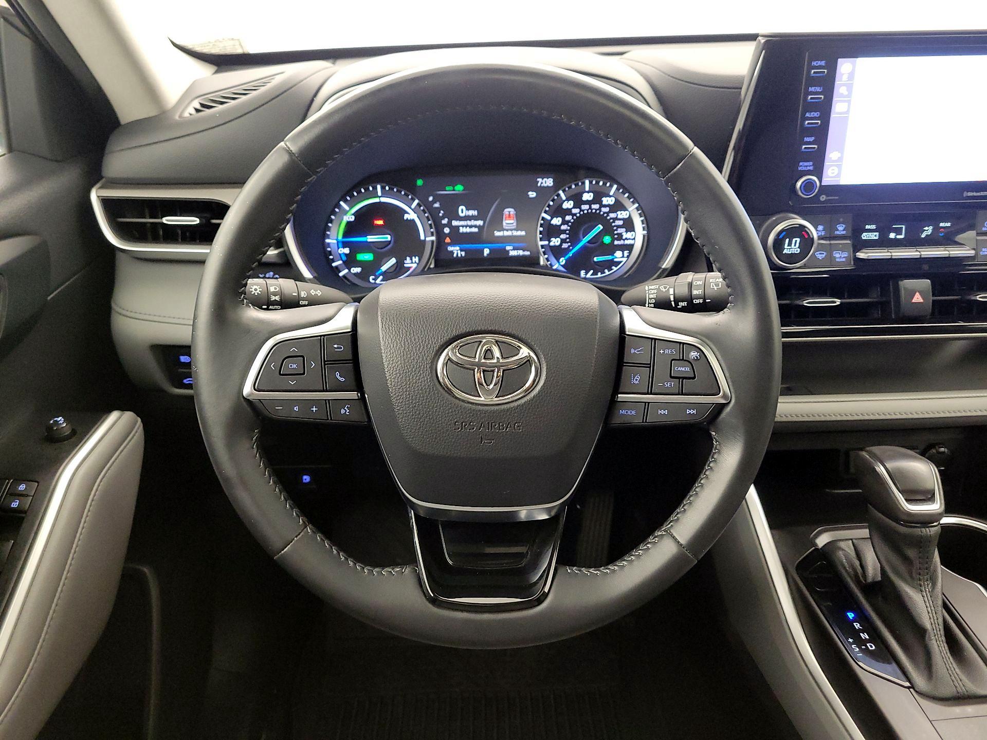 Thumbnail: 2021 Toyota Highlander - 10