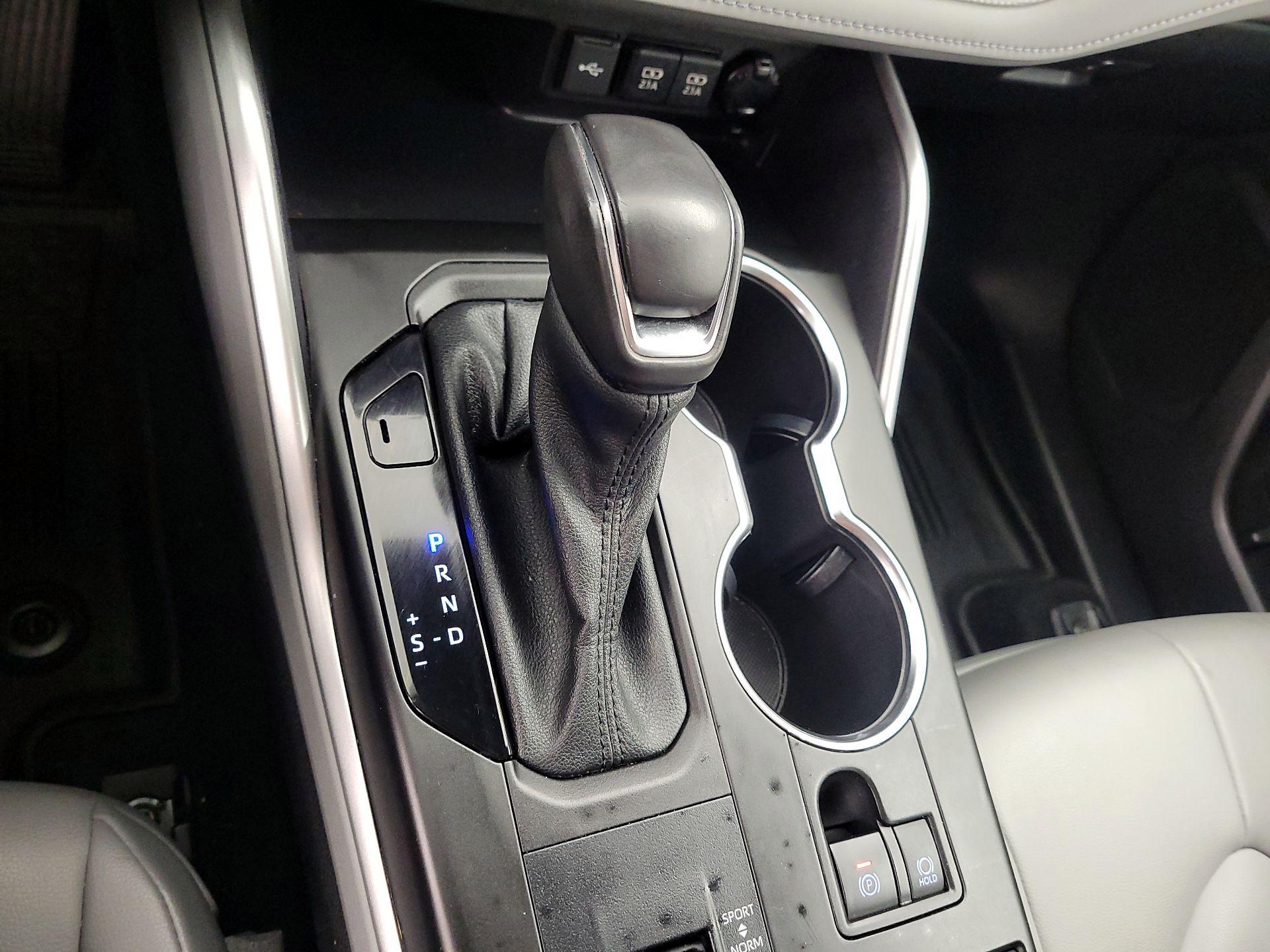 Thumbnail: 2021 Toyota Highlander - 18