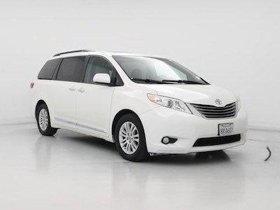 White 2017 Toyota Sienna XLE Premium