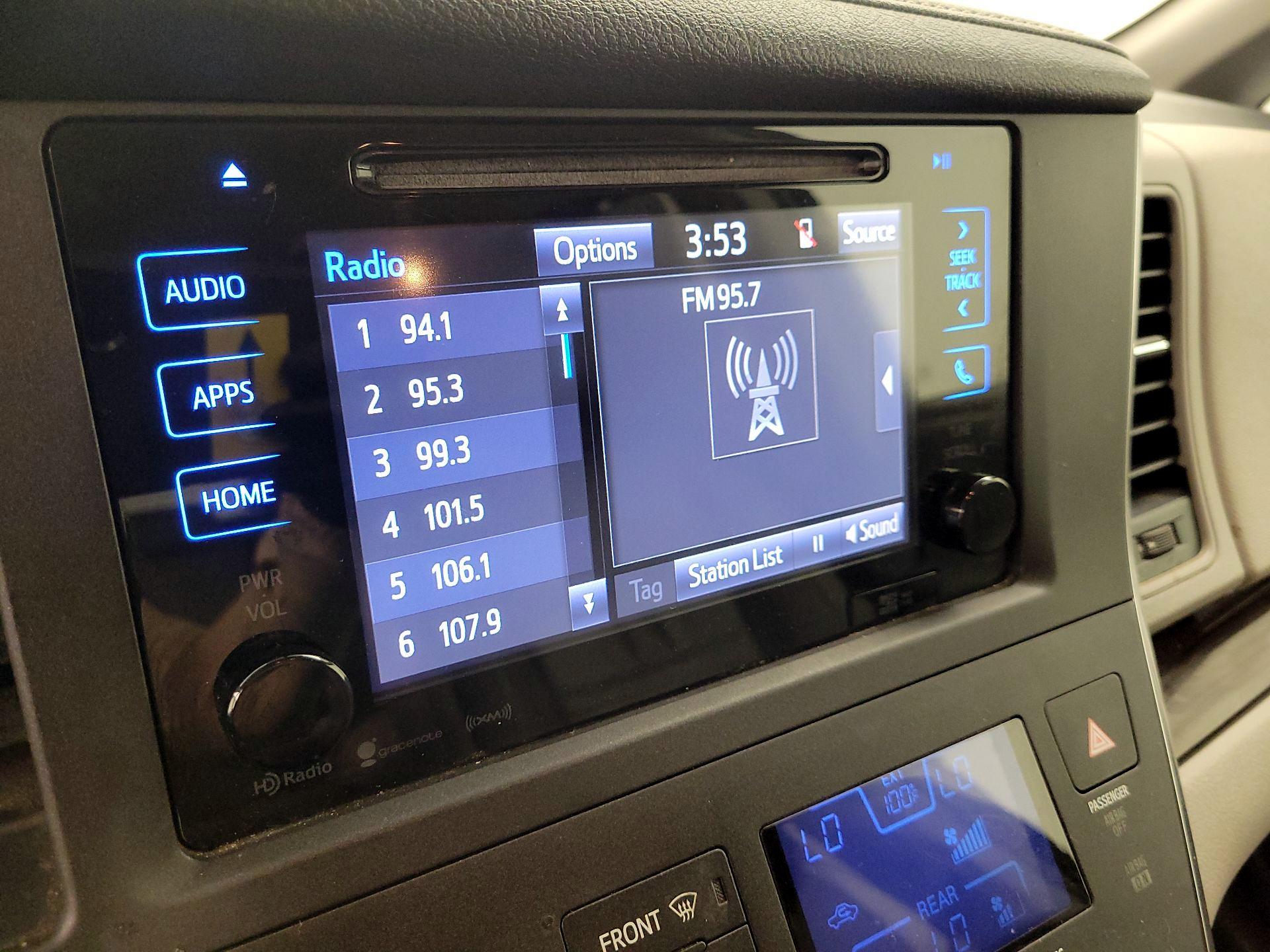 Thumbnail: 2017 Toyota Sienna - 16