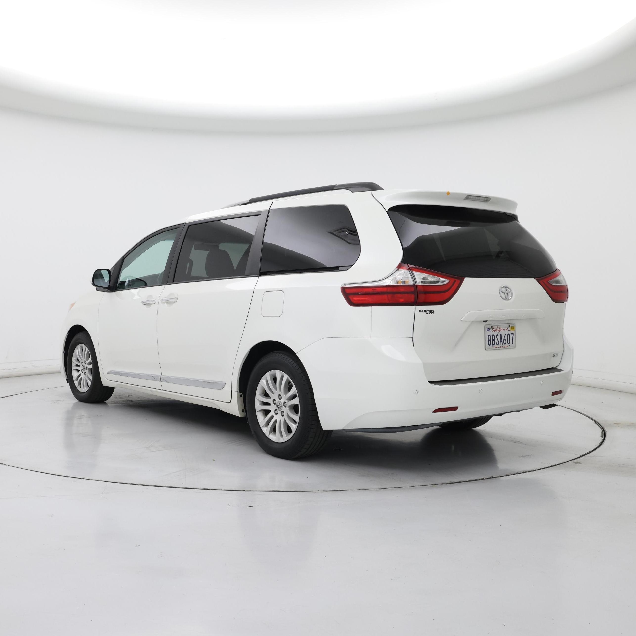 Thumbnail: 2017 Toyota Sienna - 2
