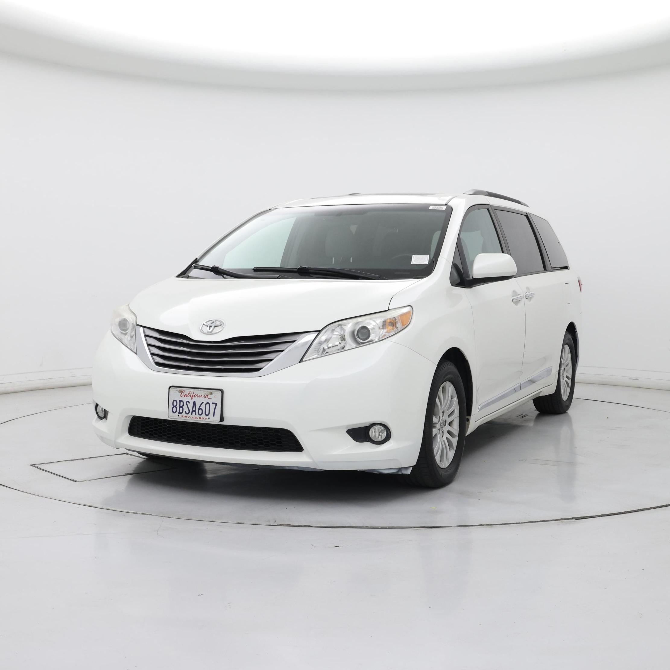 Thumbnail: 2017 Toyota Sienna - 4