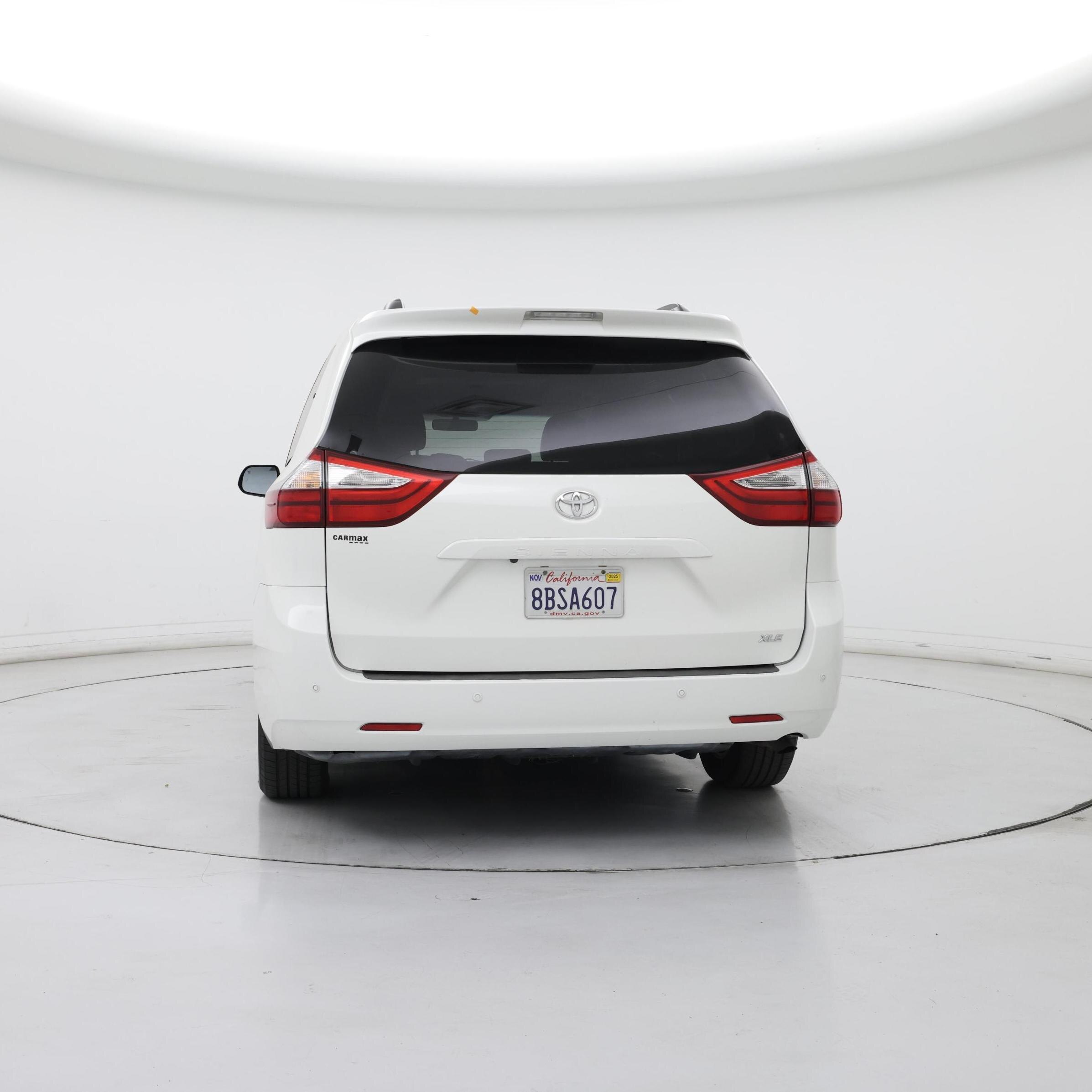 Thumbnail: 2017 Toyota Sienna - 6