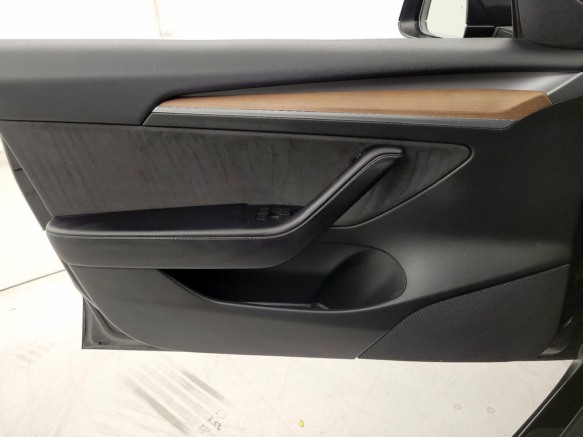 Thumbnail: 2022 Tesla Model 3 - 12