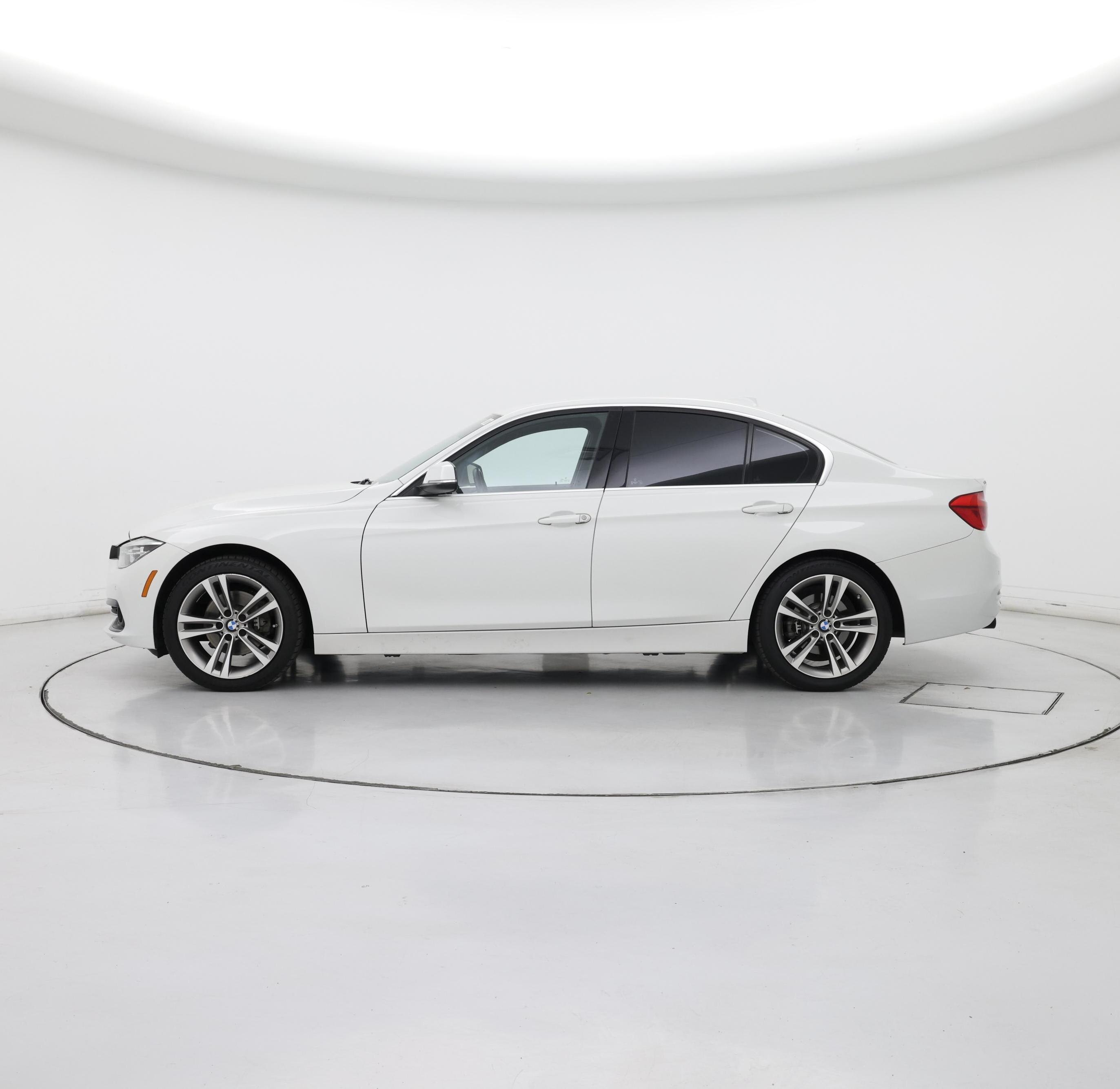 Thumbnail: 2018 BMW 3 Series - 3