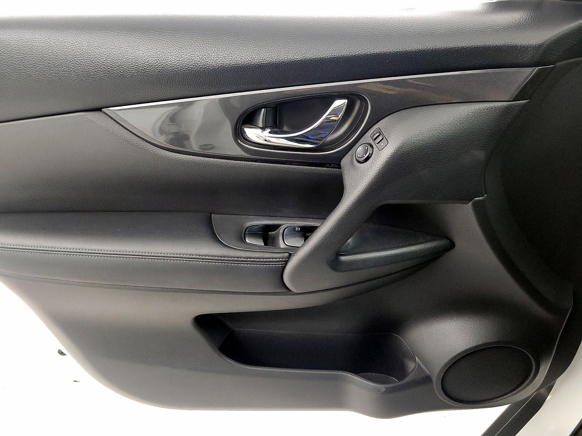 Thumbnail: 2019 Nissan Rogue - 12