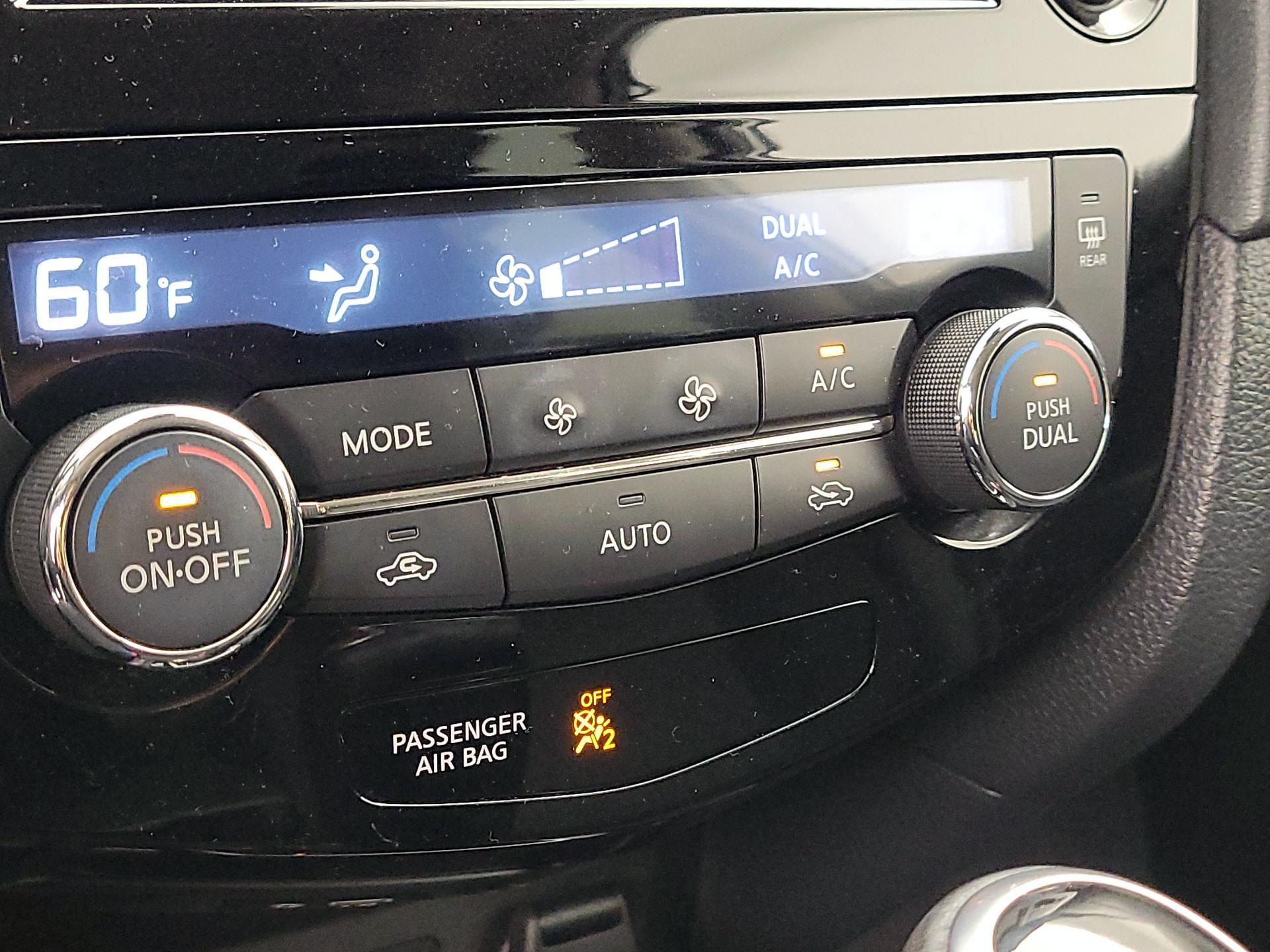 Thumbnail: 2019 Nissan Rogue - 16
