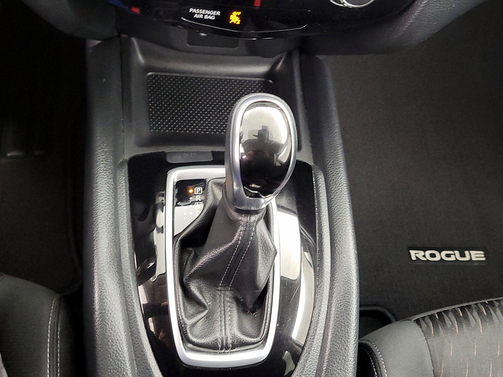 Thumbnail: 2019 Nissan Rogue - 17