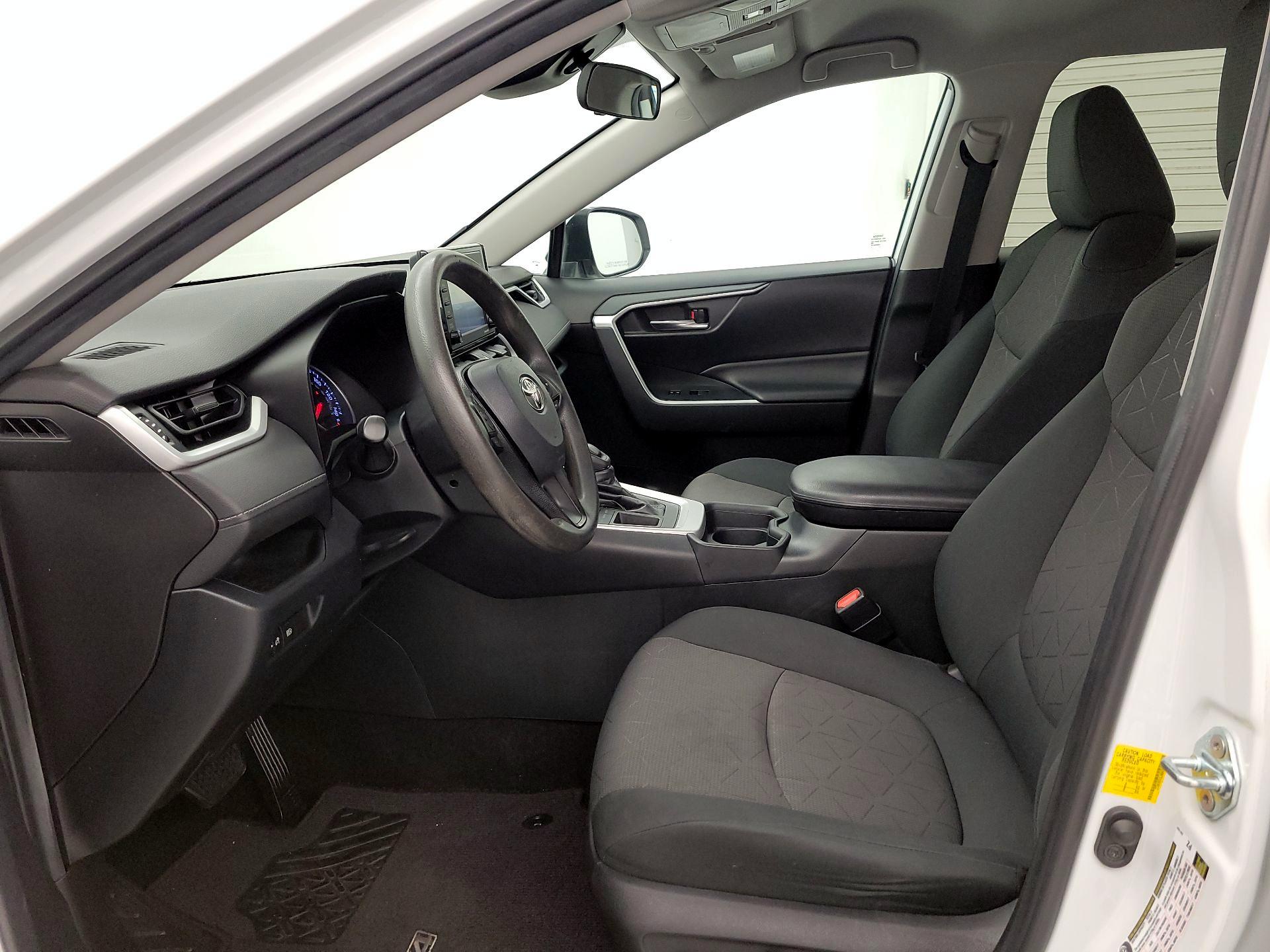 Thumbnail: 2020 Toyota RAV4 - 11