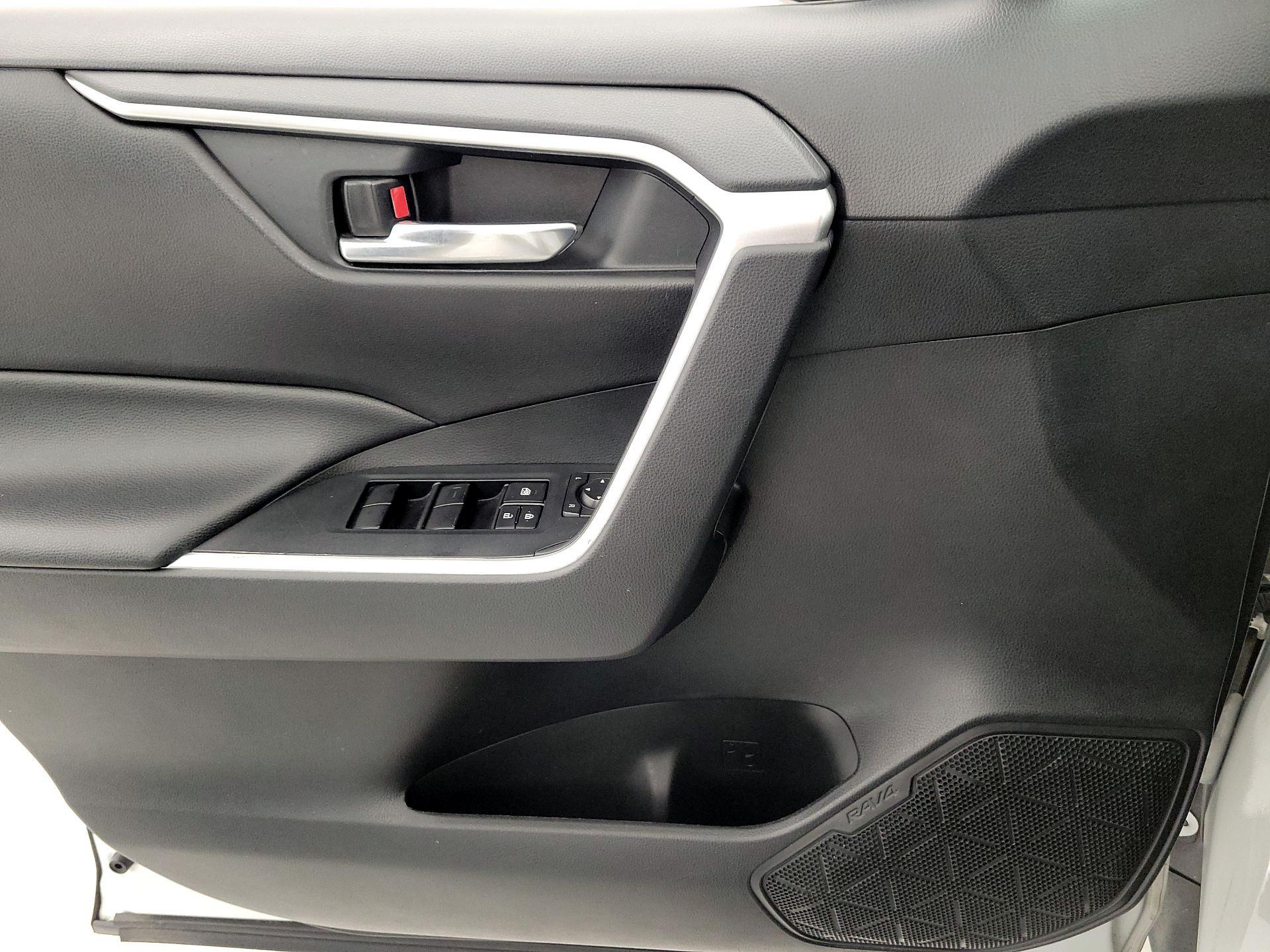 Thumbnail: 2020 Toyota RAV4 - 12