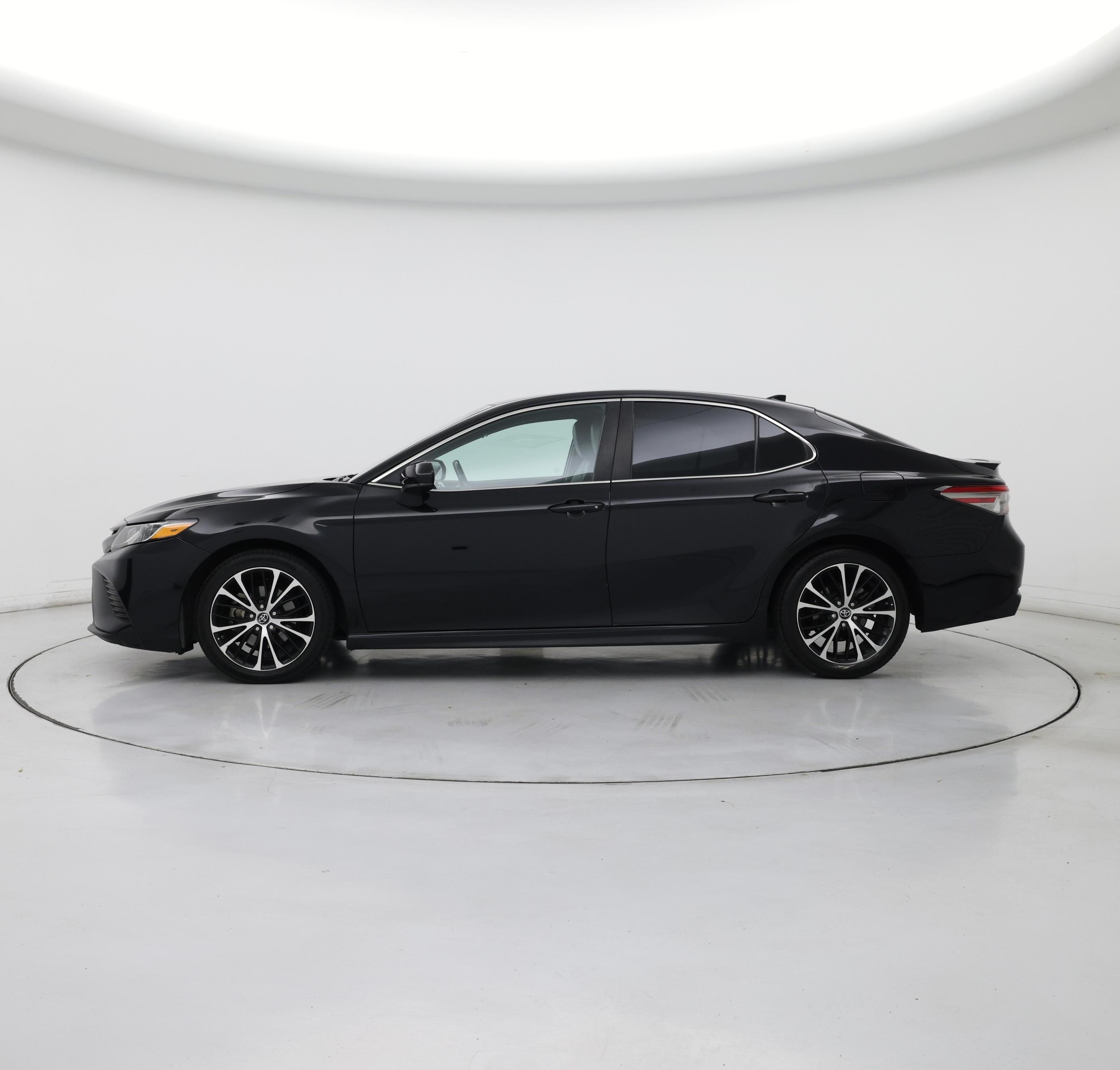 Thumbnail: 2019 Toyota Camry - 3