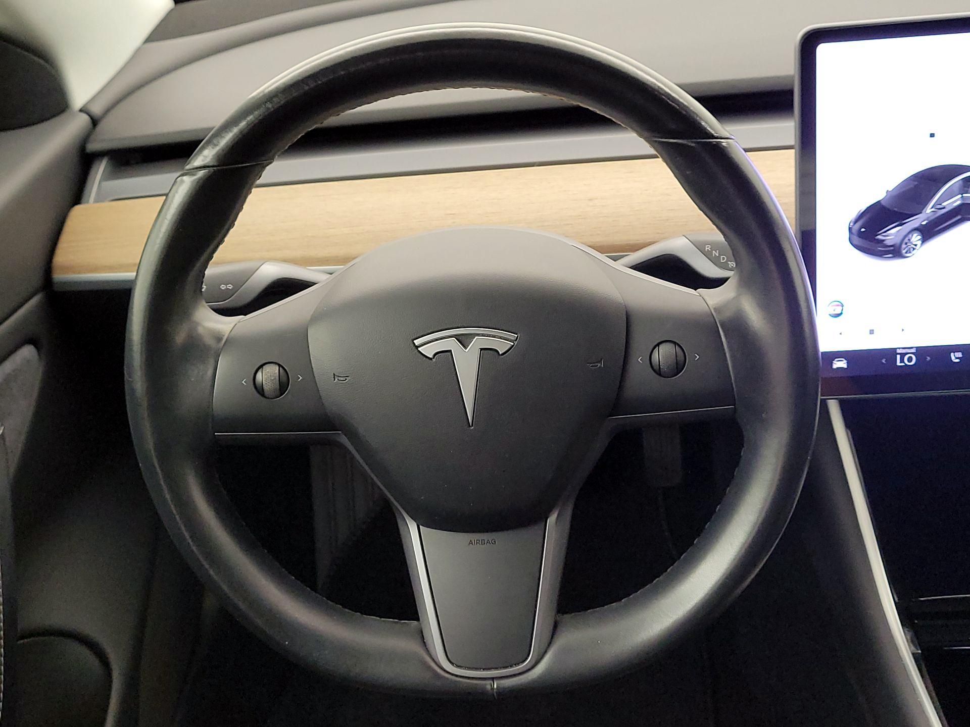 Thumbnail: 2018 Tesla Model 3 - 10