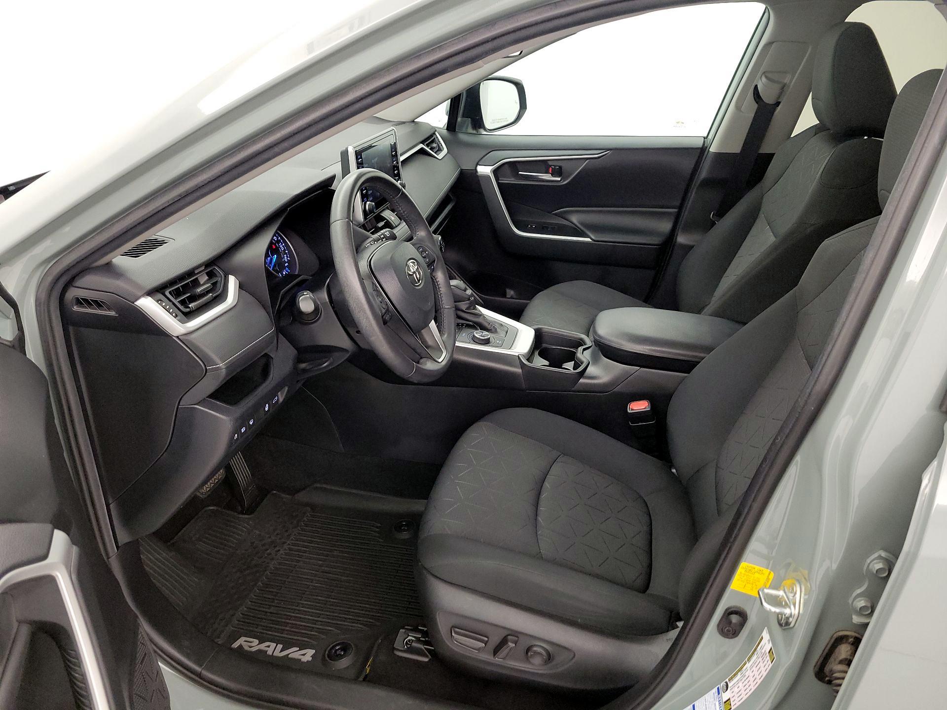 Thumbnail: 2020 Toyota RAV4 - 11