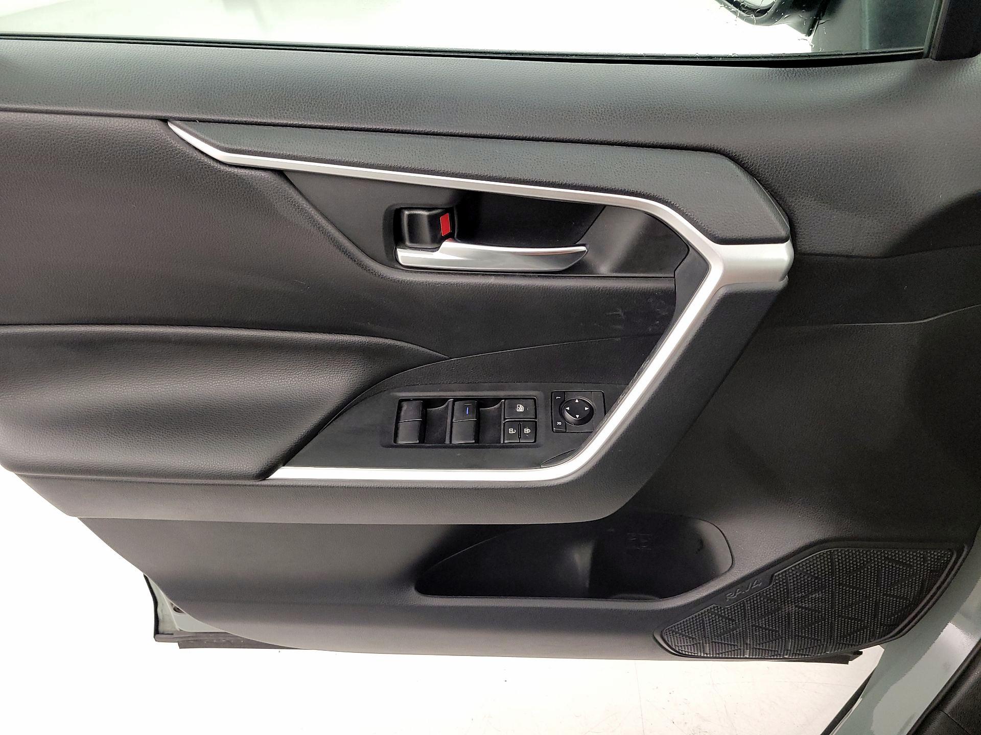 Thumbnail: 2020 Toyota RAV4 - 12