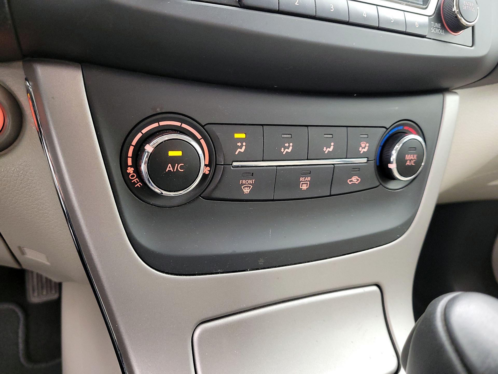 Thumbnail: 2015 Nissan Sentra - 16