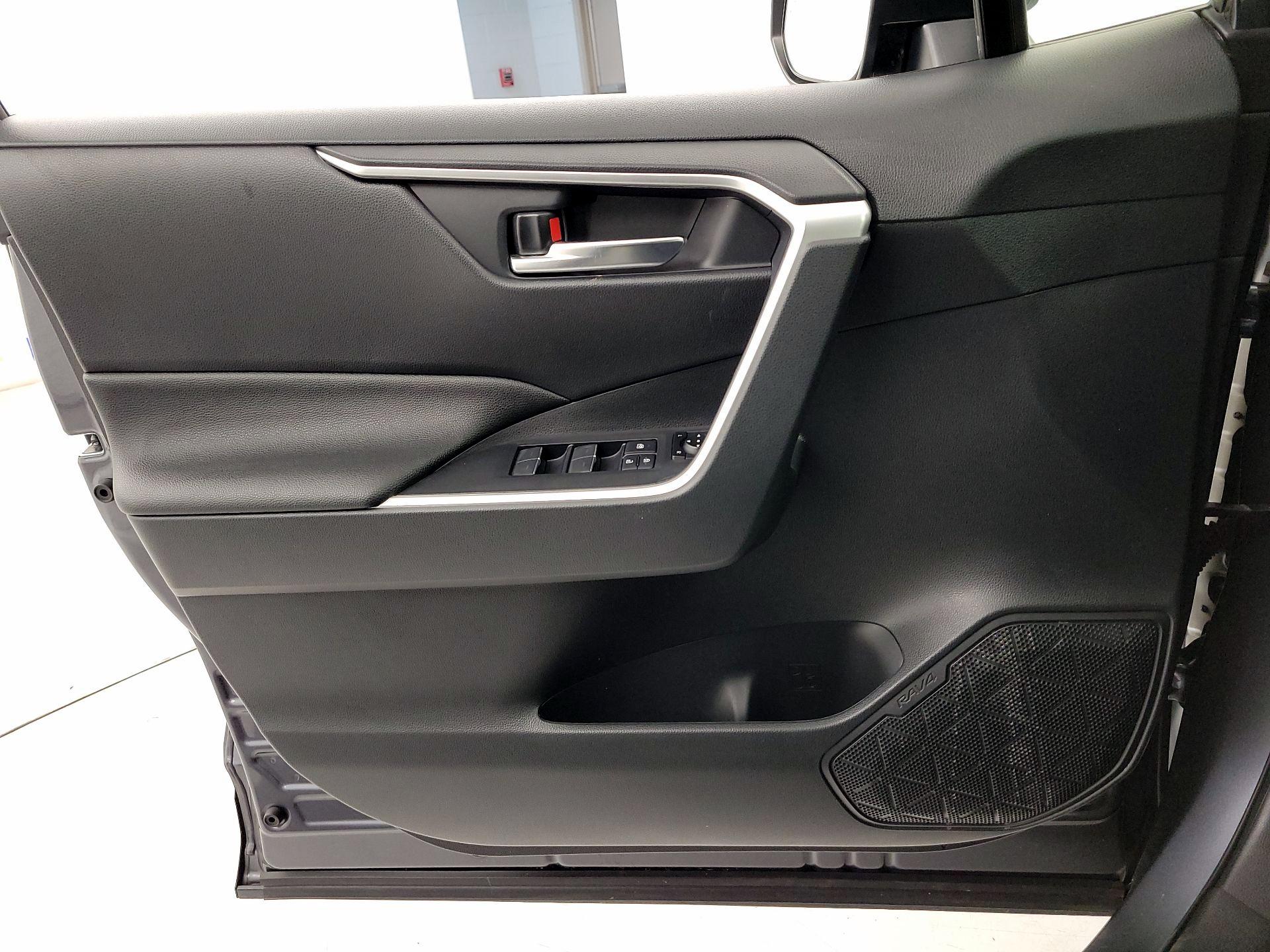 Thumbnail: 2022 Toyota RAV4 - 12