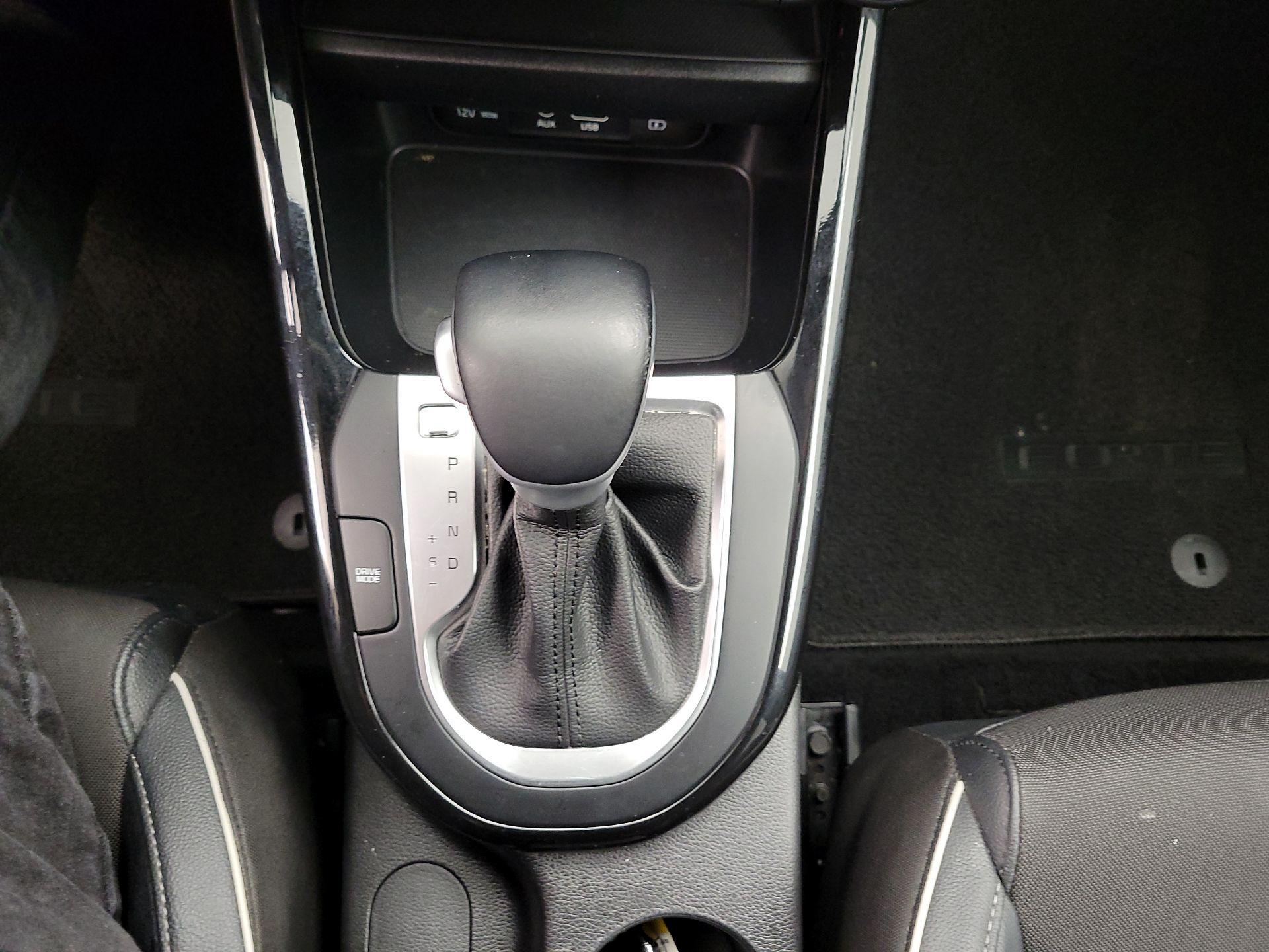 Thumbnail: 2021 Kia Forte - 17