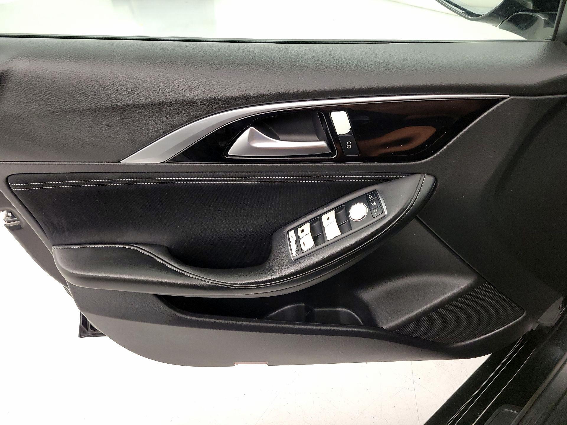 Thumbnail: 2019 INFINITI QX30 - 12