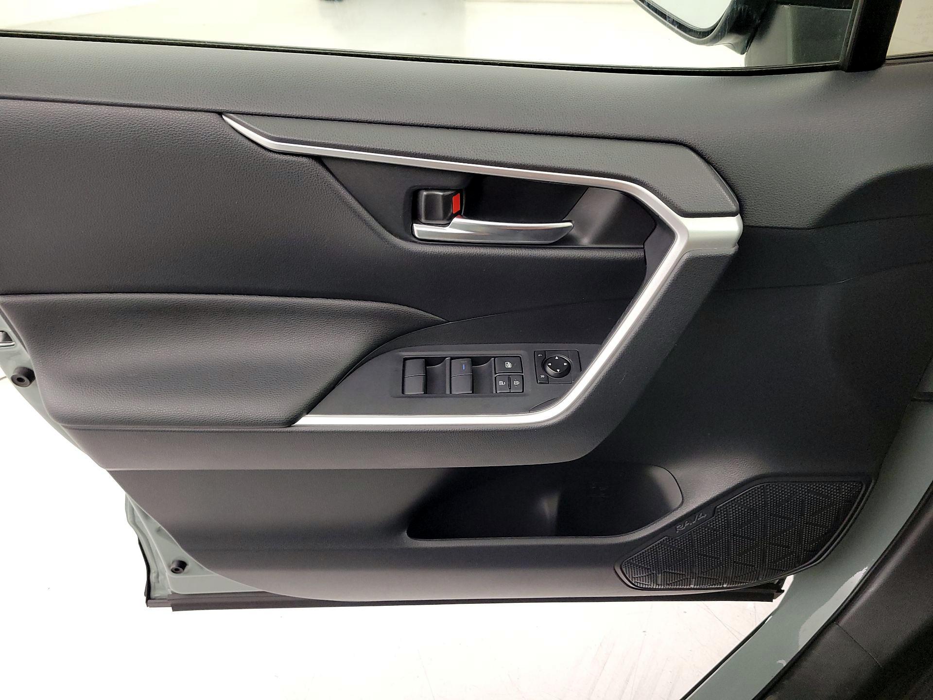 Thumbnail: 2021 Toyota RAV4 - 12