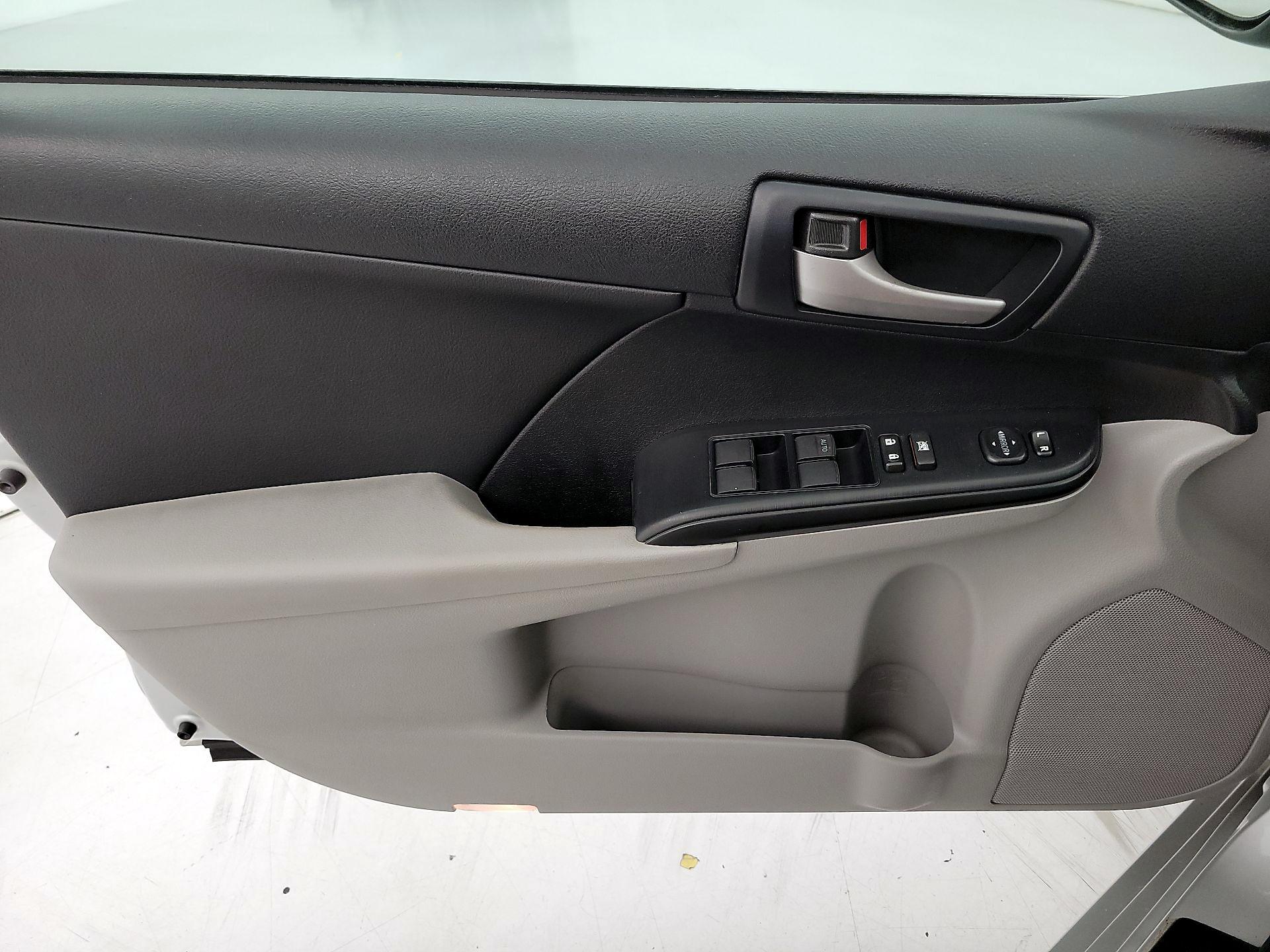 Thumbnail: 2014 Toyota Camry - 12