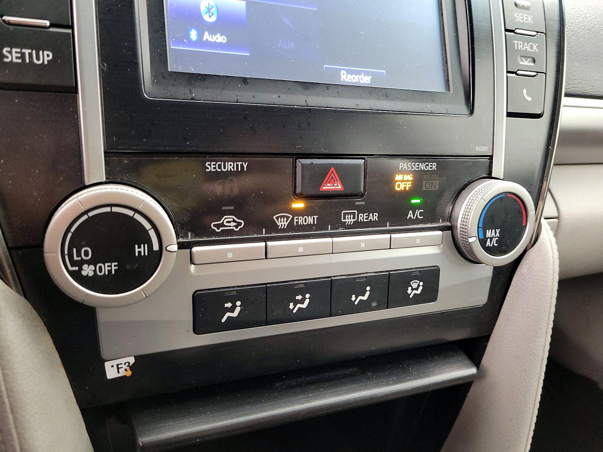 Thumbnail: 2014 Toyota Camry - 16