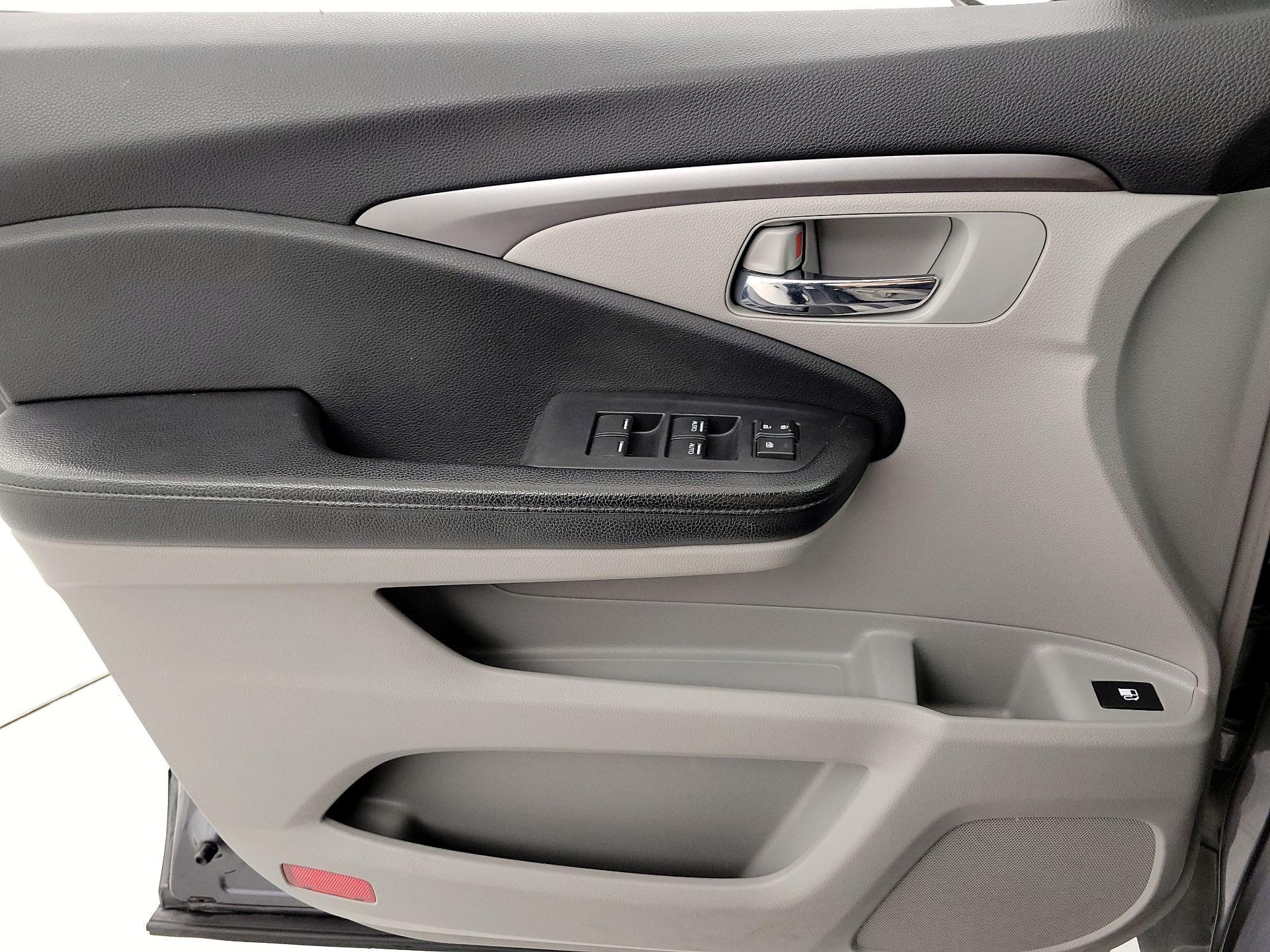 Thumbnail: 2016 Honda Pilot - 12