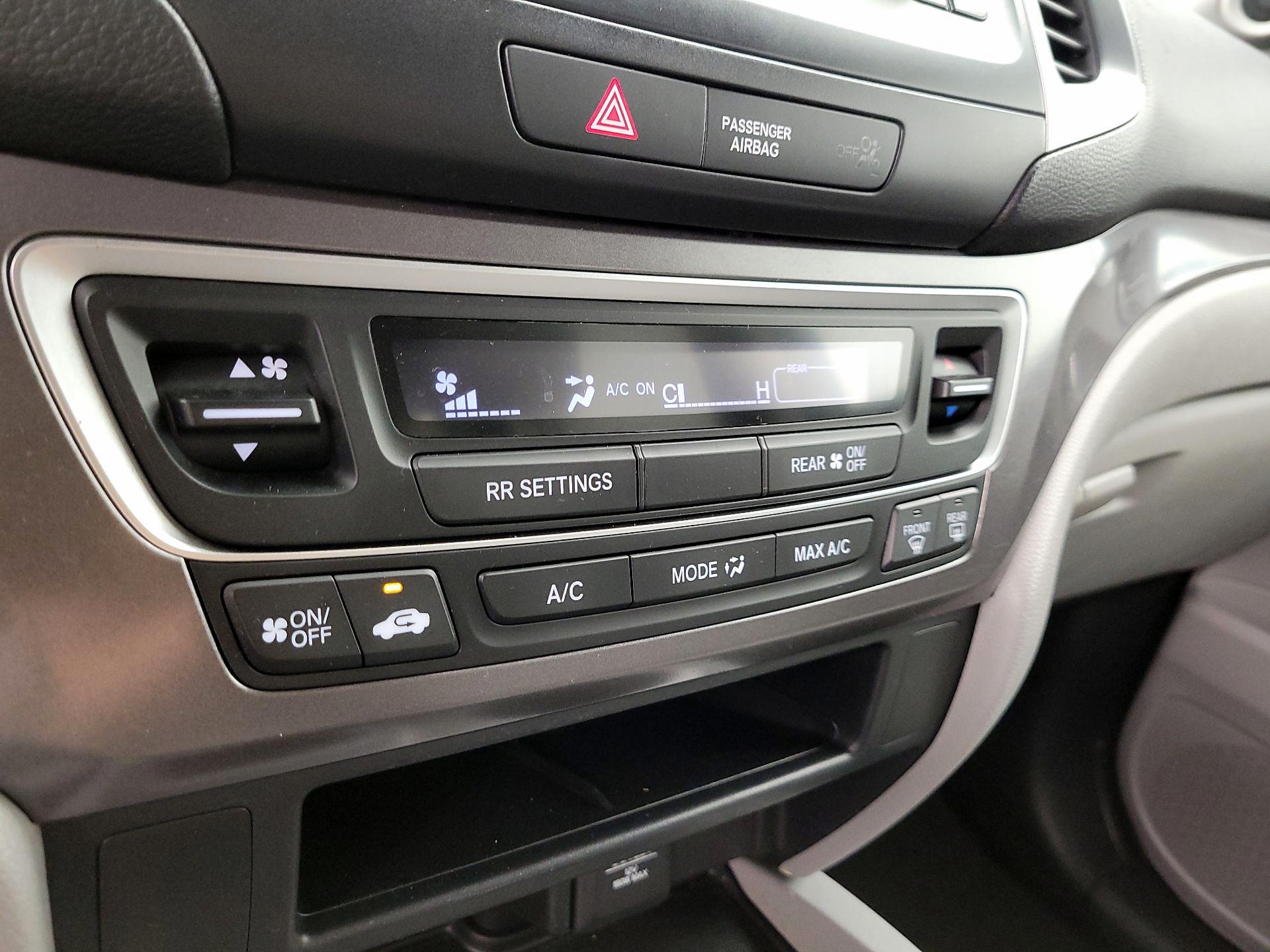 Thumbnail: 2016 Honda Pilot - 16
