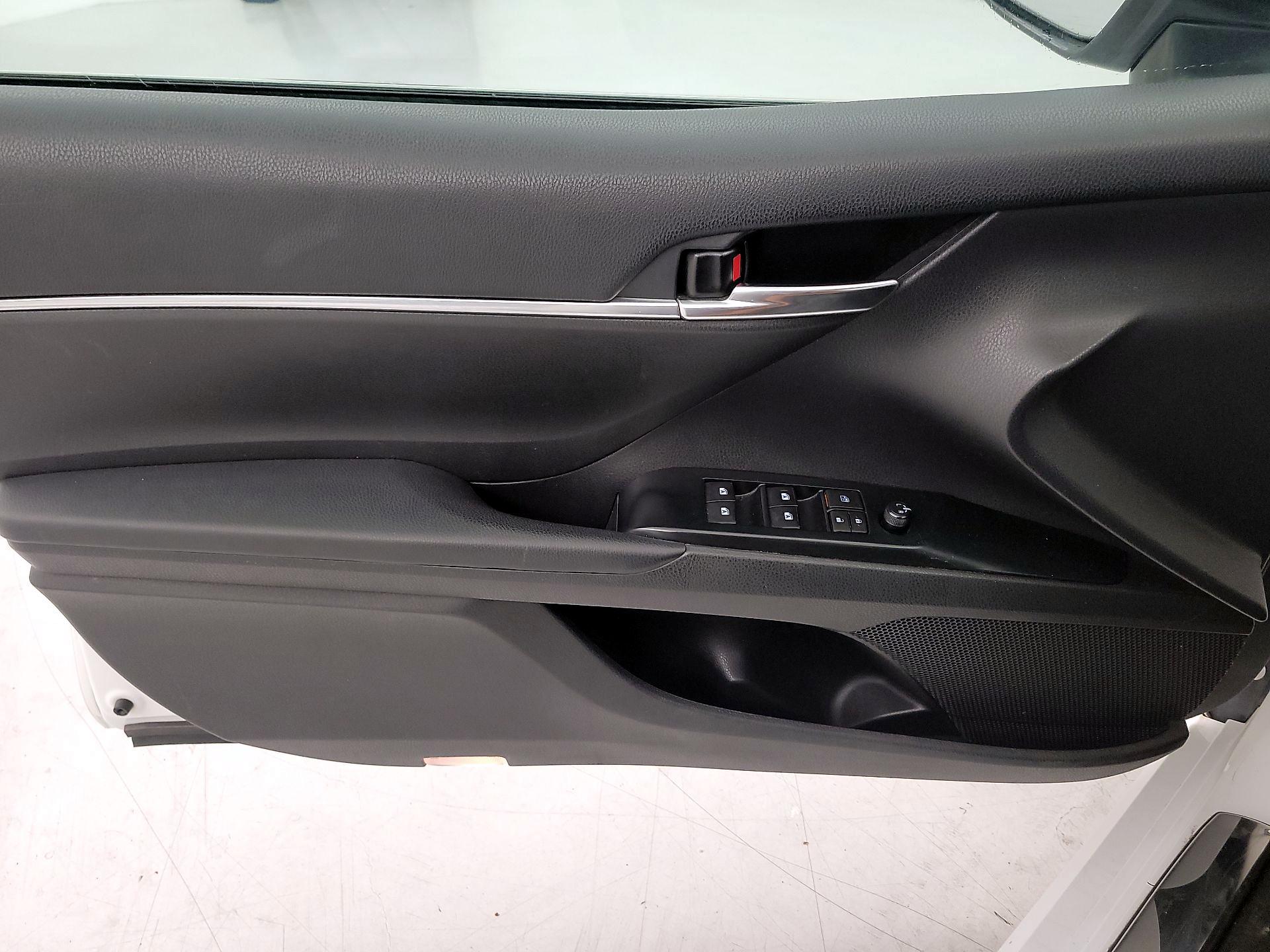 Thumbnail: 2019 Toyota Camry - 12