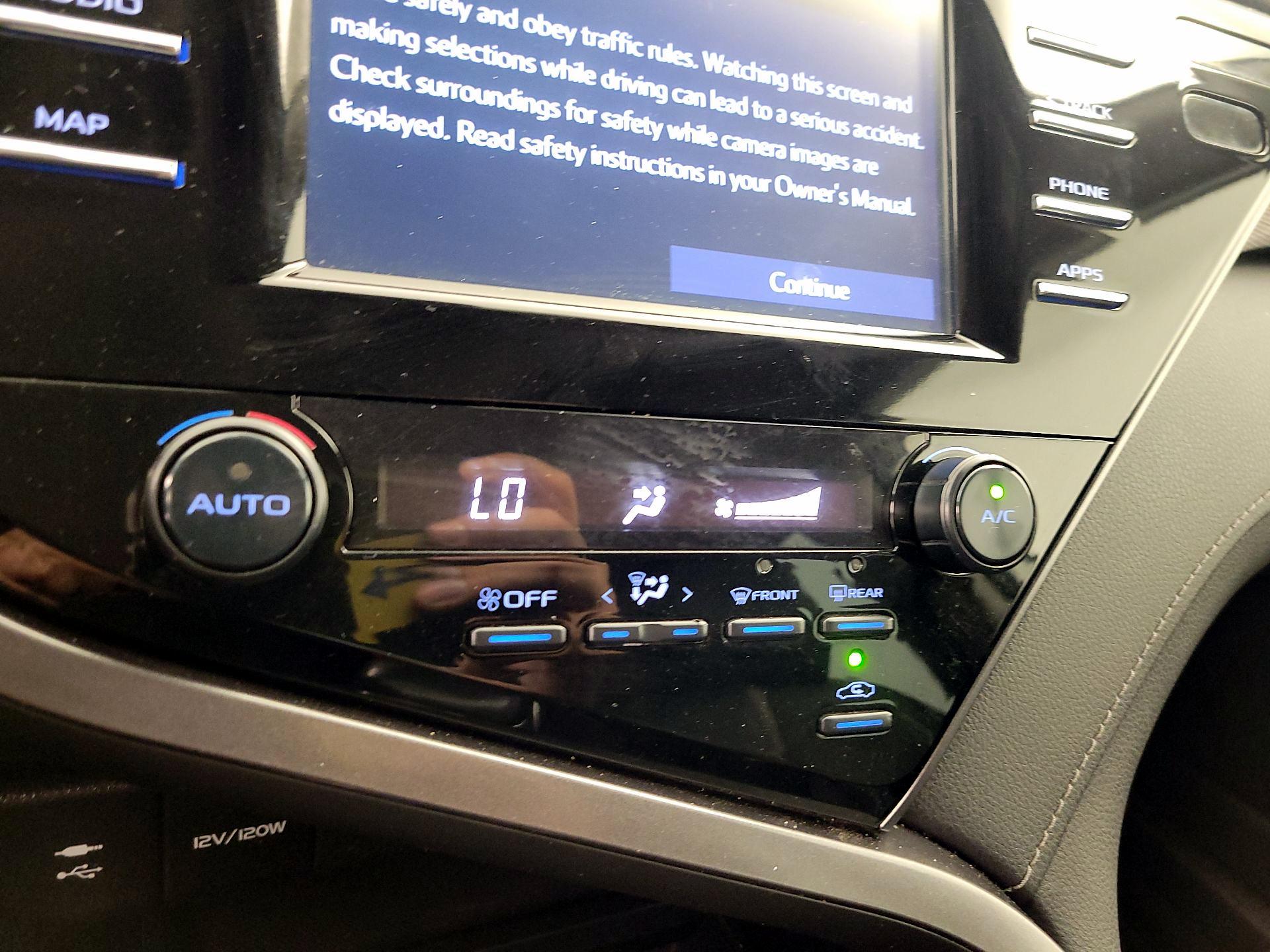 Thumbnail: 2019 Toyota Camry - 16