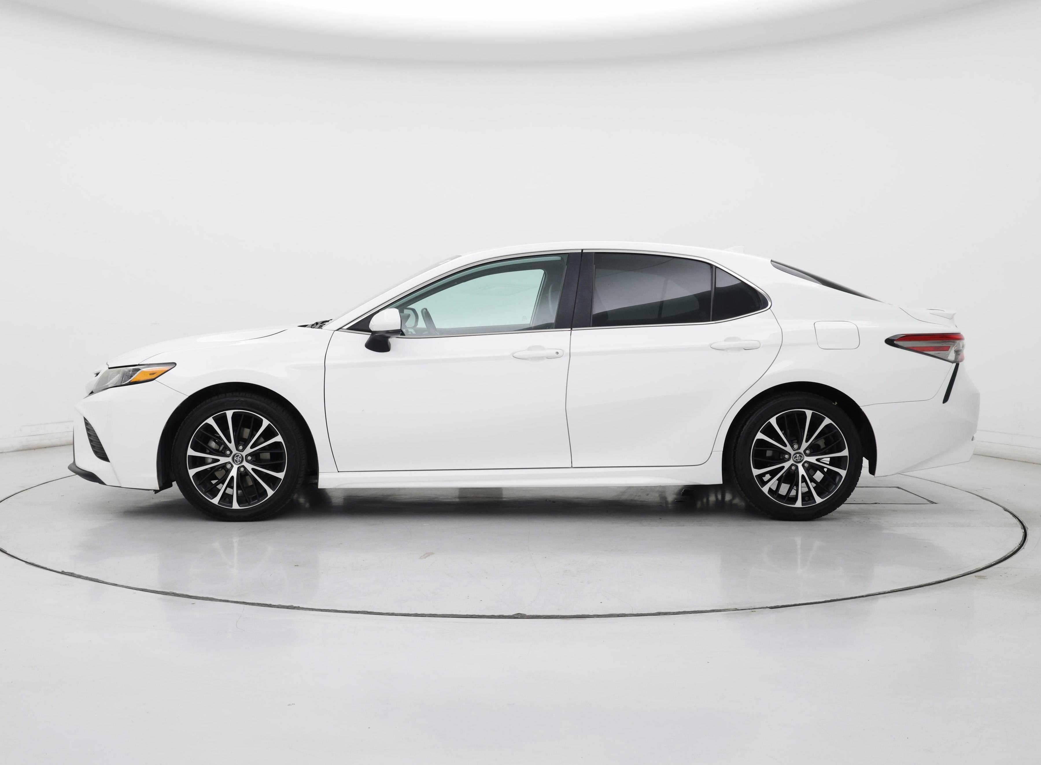 Thumbnail: 2019 Toyota Camry - 3