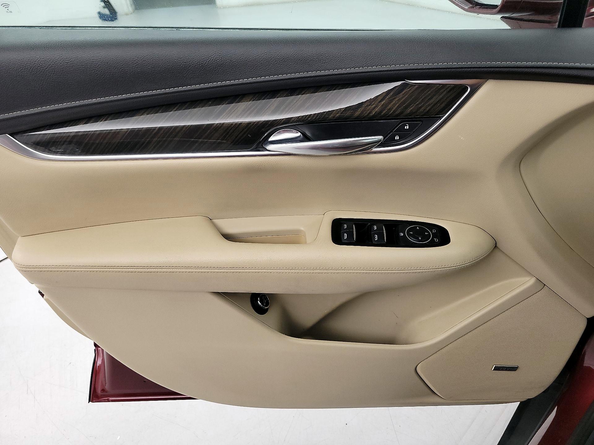 Thumbnail: 2017 Cadillac XT5 - 12