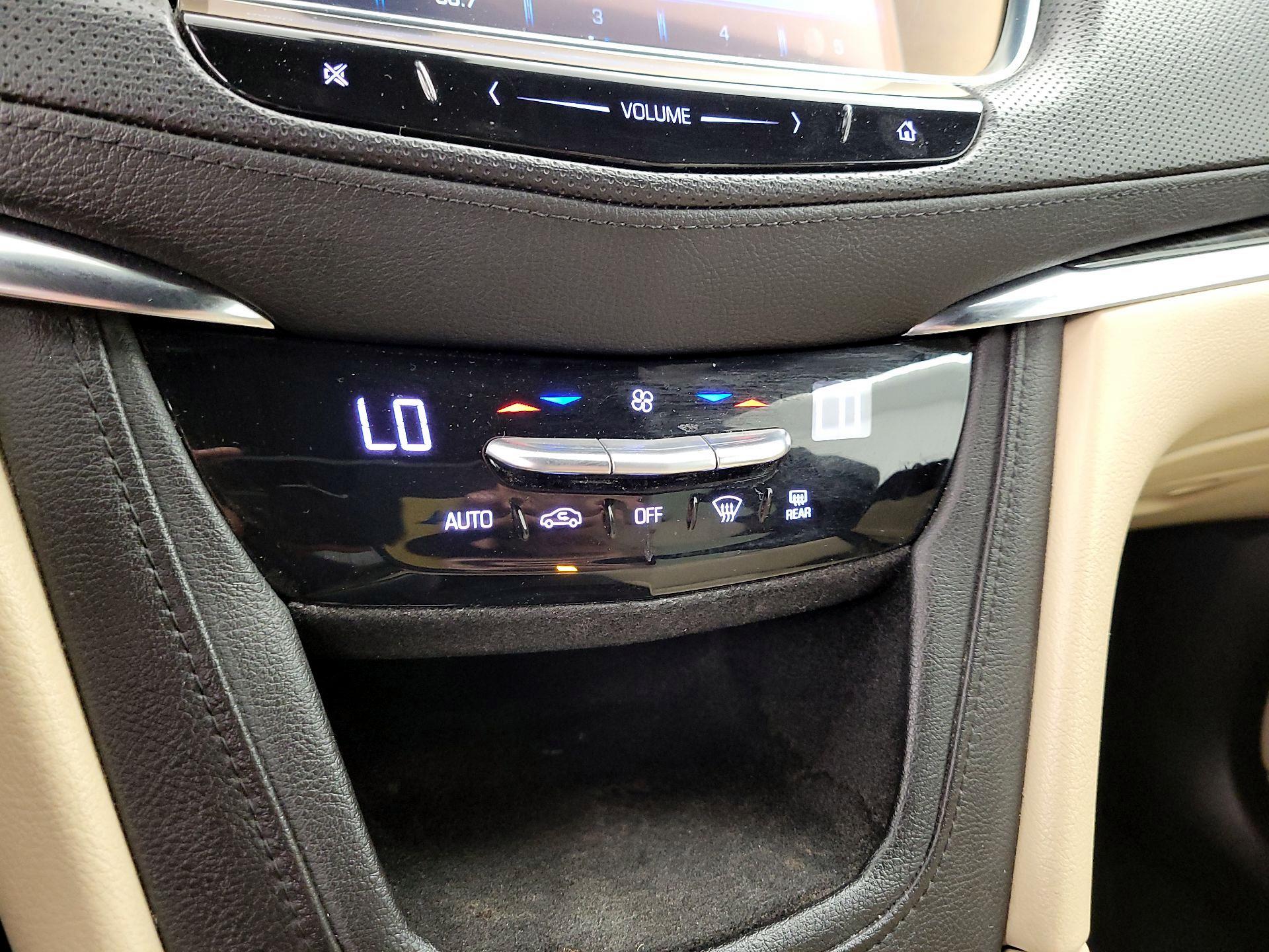 Thumbnail: 2017 Cadillac XT5 - 16