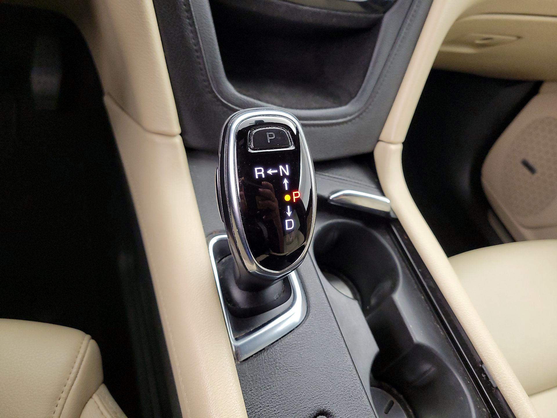 Thumbnail: 2017 Cadillac XT5 - 17