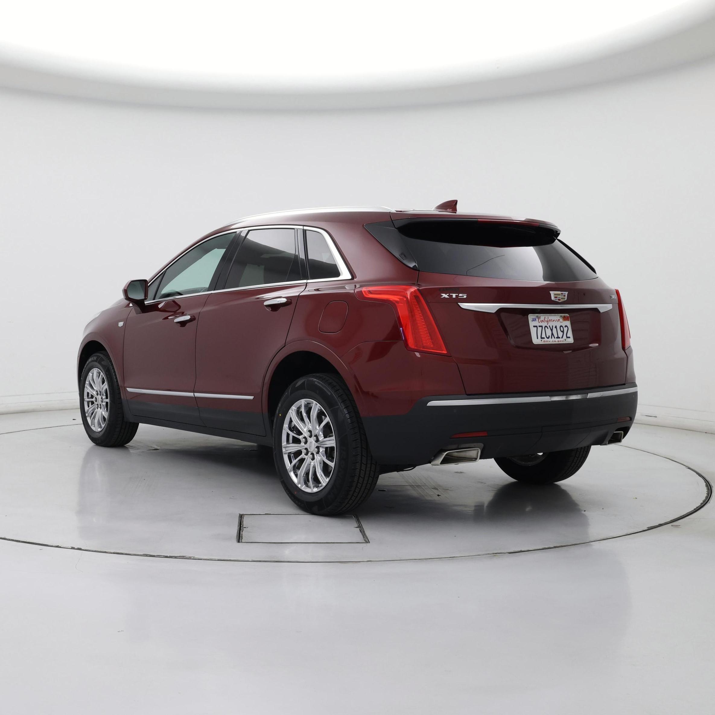 Thumbnail: 2017 Cadillac XT5 - 2