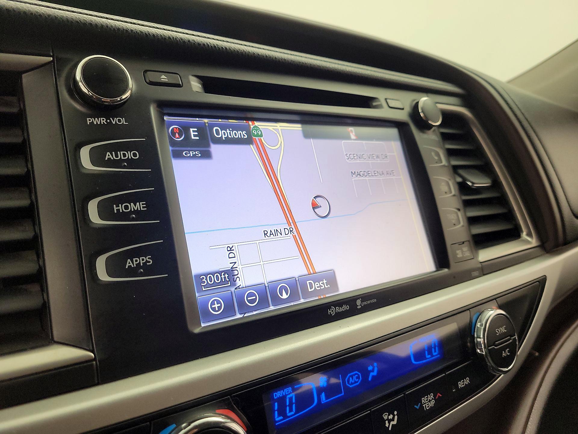 Thumbnail: 2015 Toyota Highlander - 14