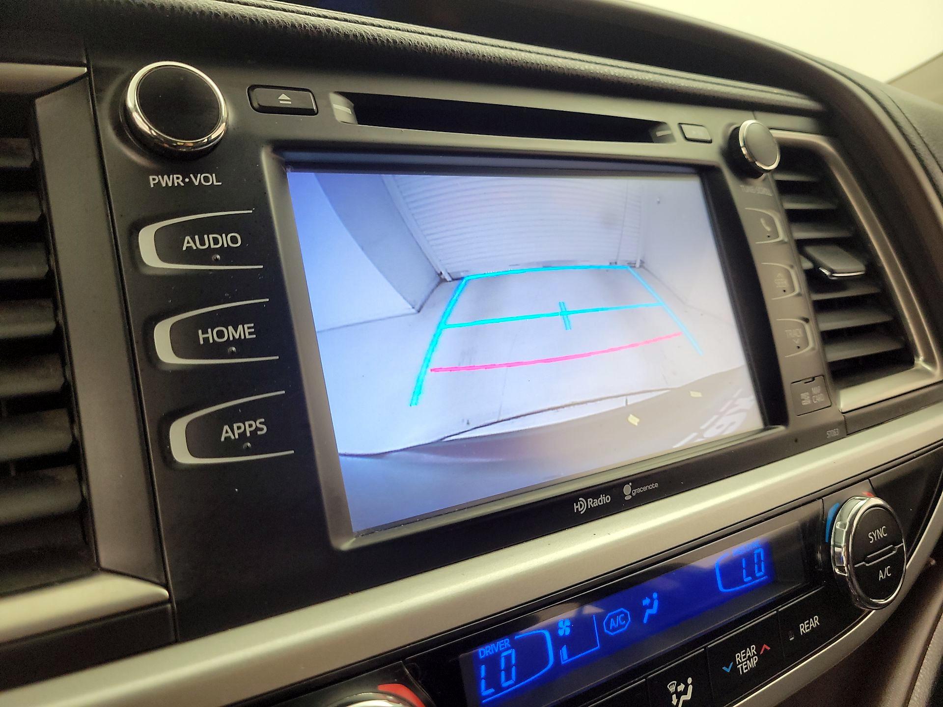 Thumbnail: 2015 Toyota Highlander - 15