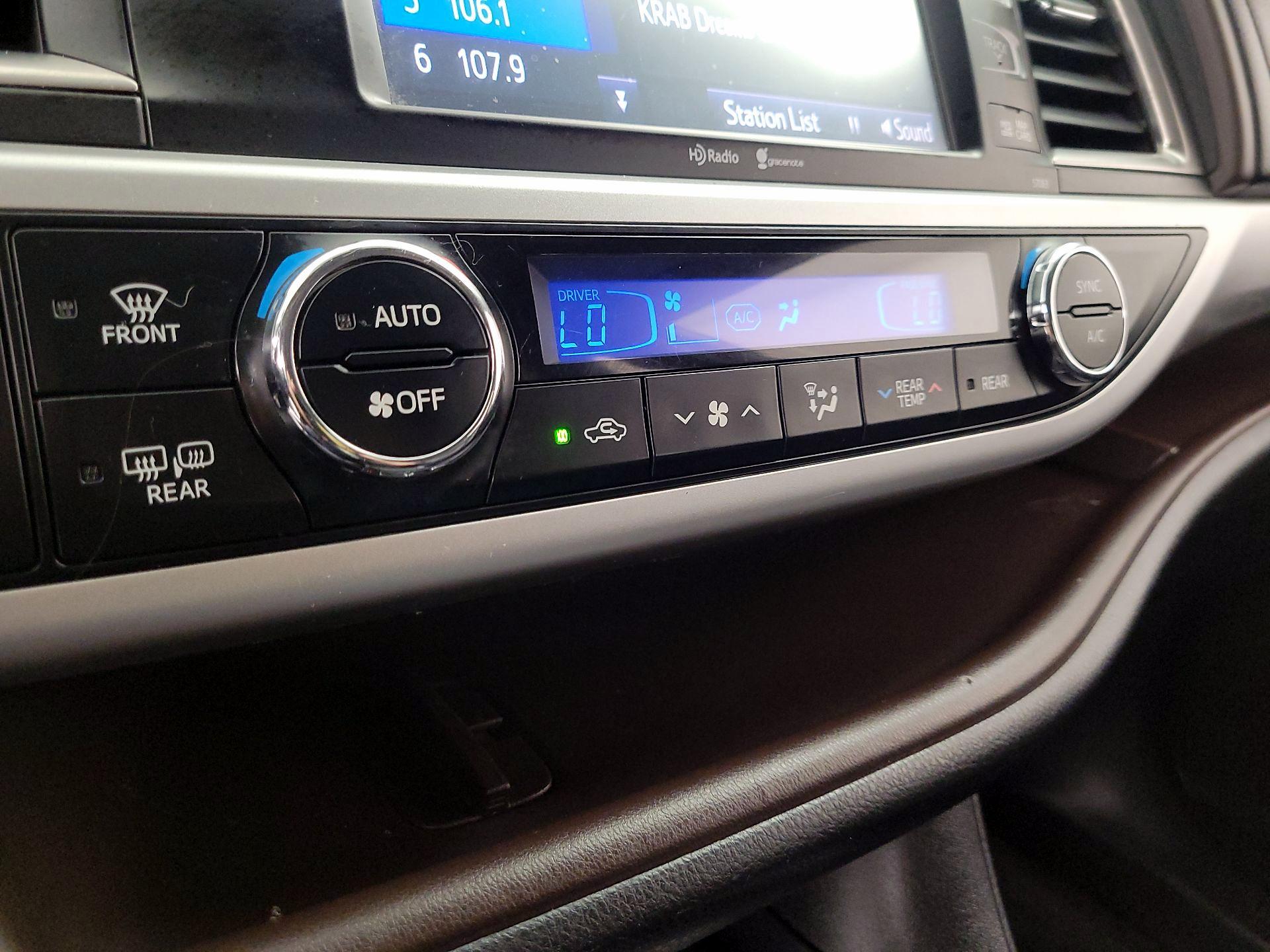 Thumbnail: 2015 Toyota Highlander - 17