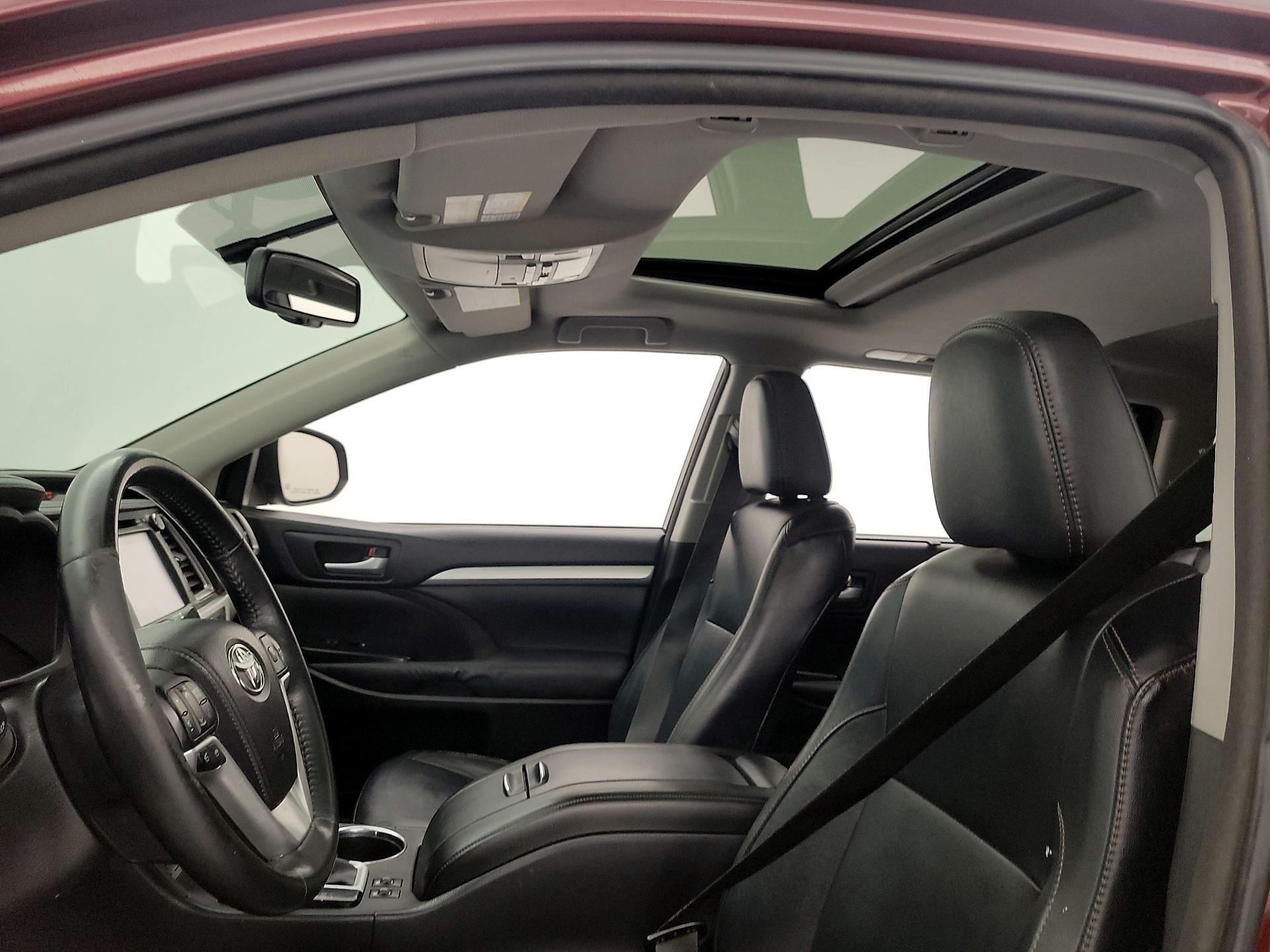 Thumbnail: 2015 Toyota Highlander - 20