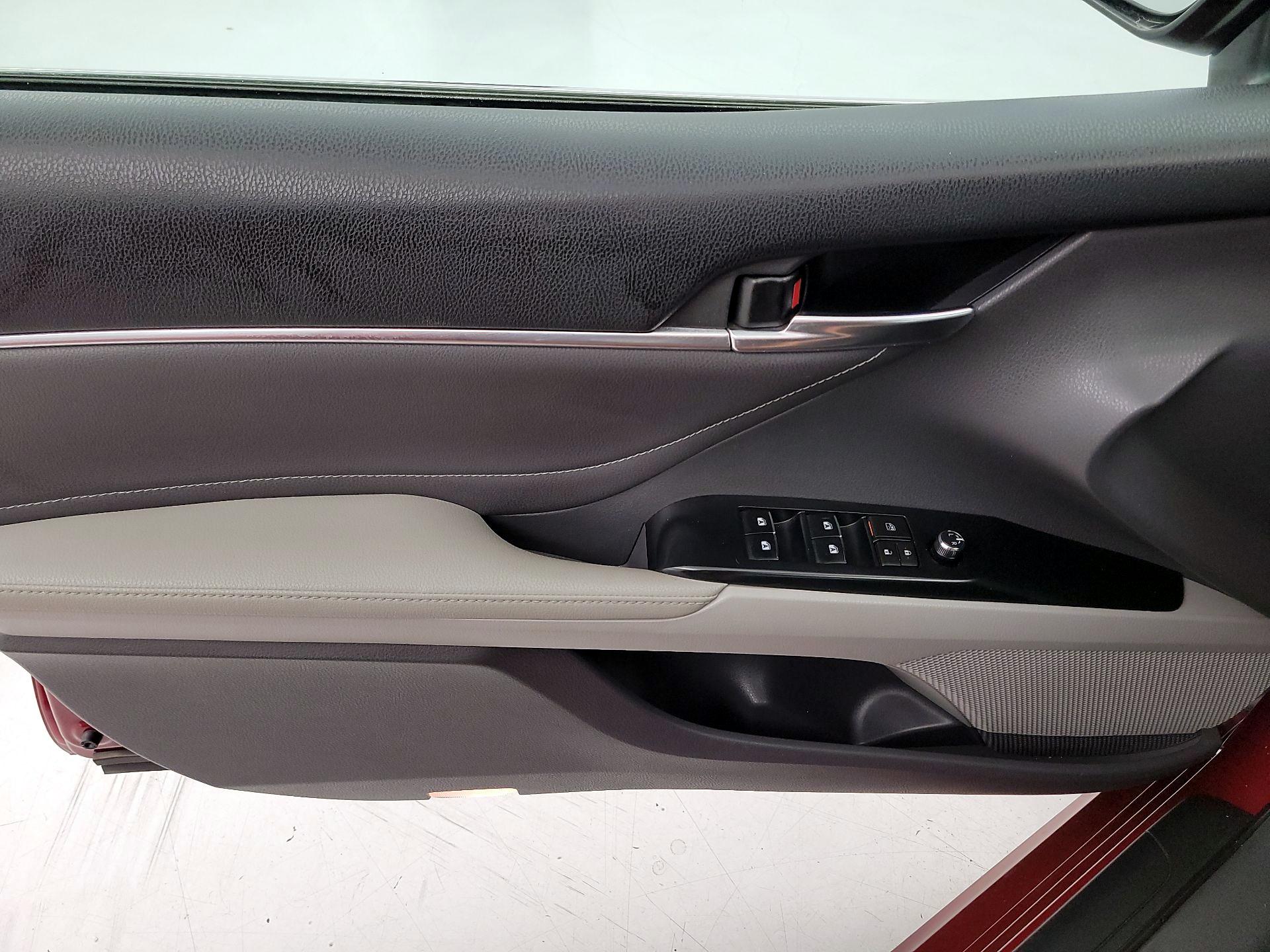 Thumbnail: 2018 Toyota Camry - 12