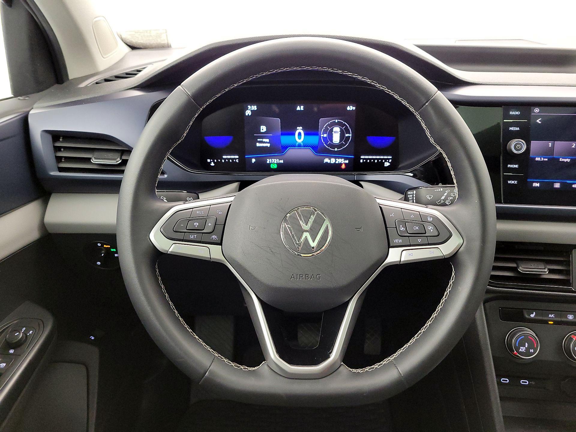 Thumbnail: 2022 Volkswagen Taos - 10