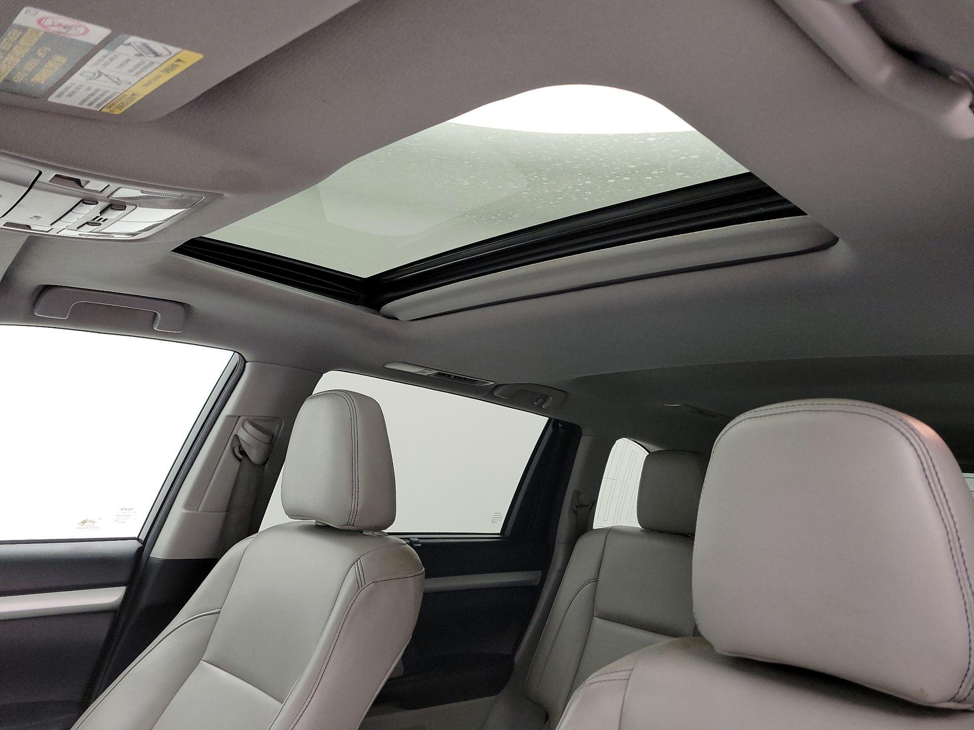 Thumbnail: 2018 Toyota Highlander - 19