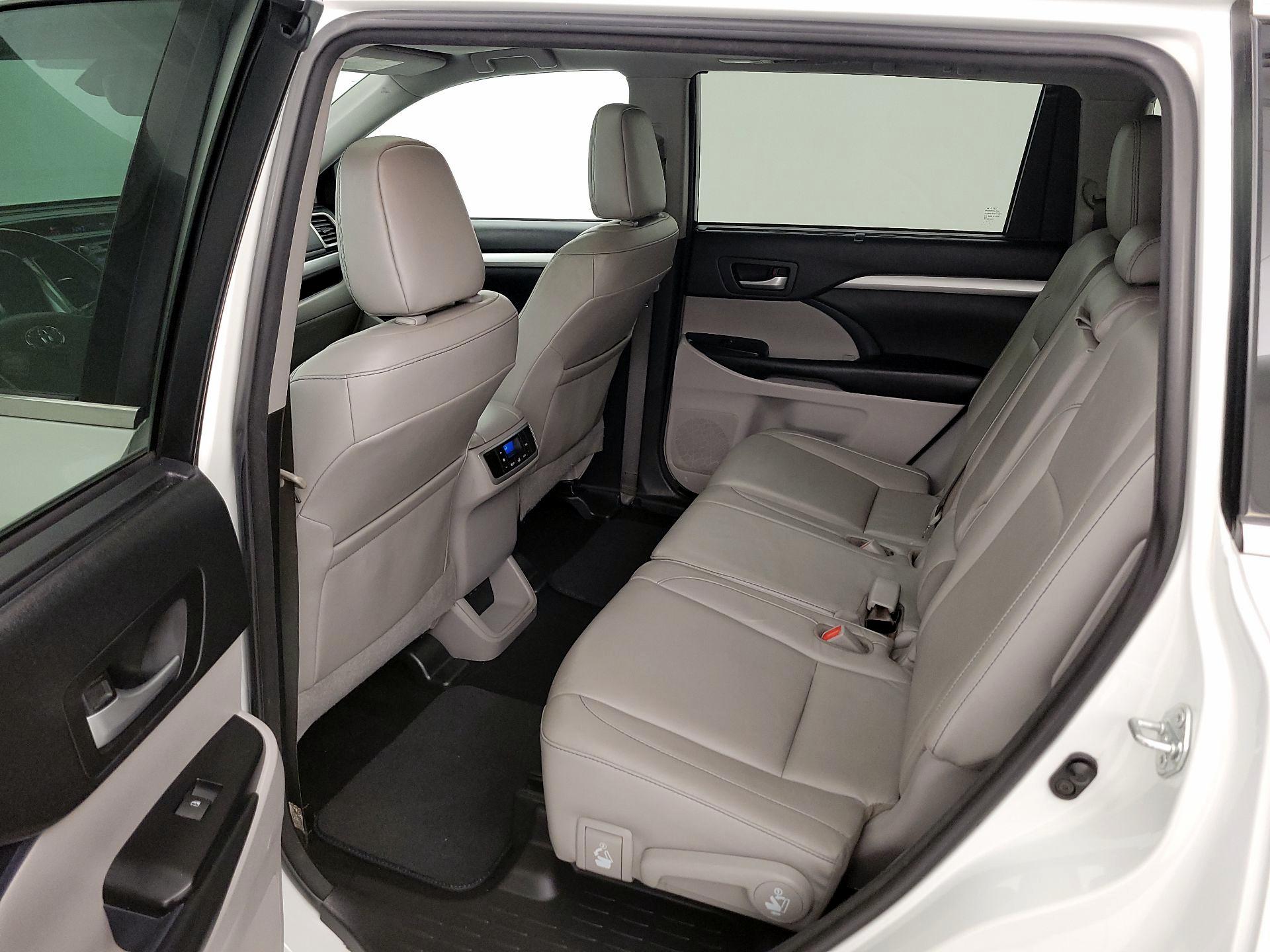 Thumbnail: 2018 Toyota Highlander - 20