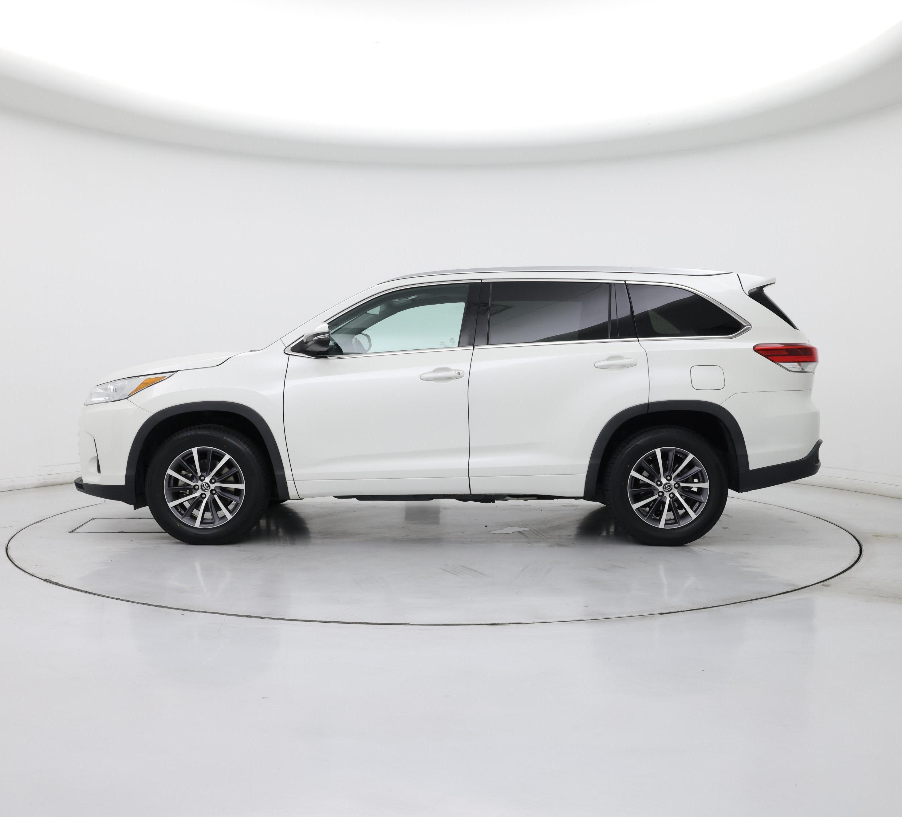 Thumbnail: 2018 Toyota Highlander - 3