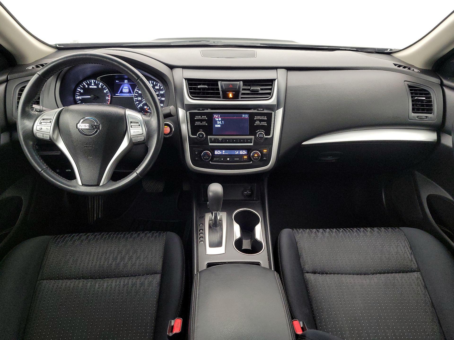 Thumbnail: 2017 Nissan Altima - 9