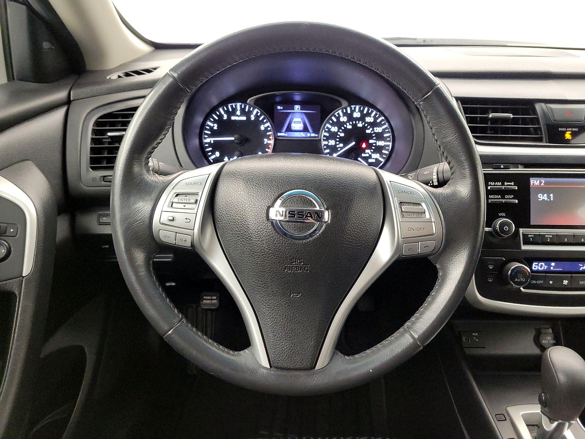 Thumbnail: 2017 Nissan Altima - 10
