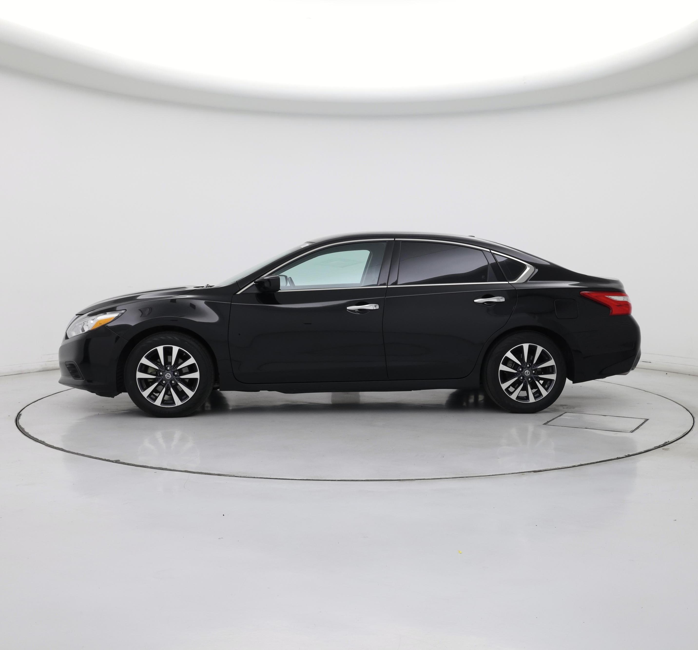 Thumbnail: 2017 Nissan Altima - 3