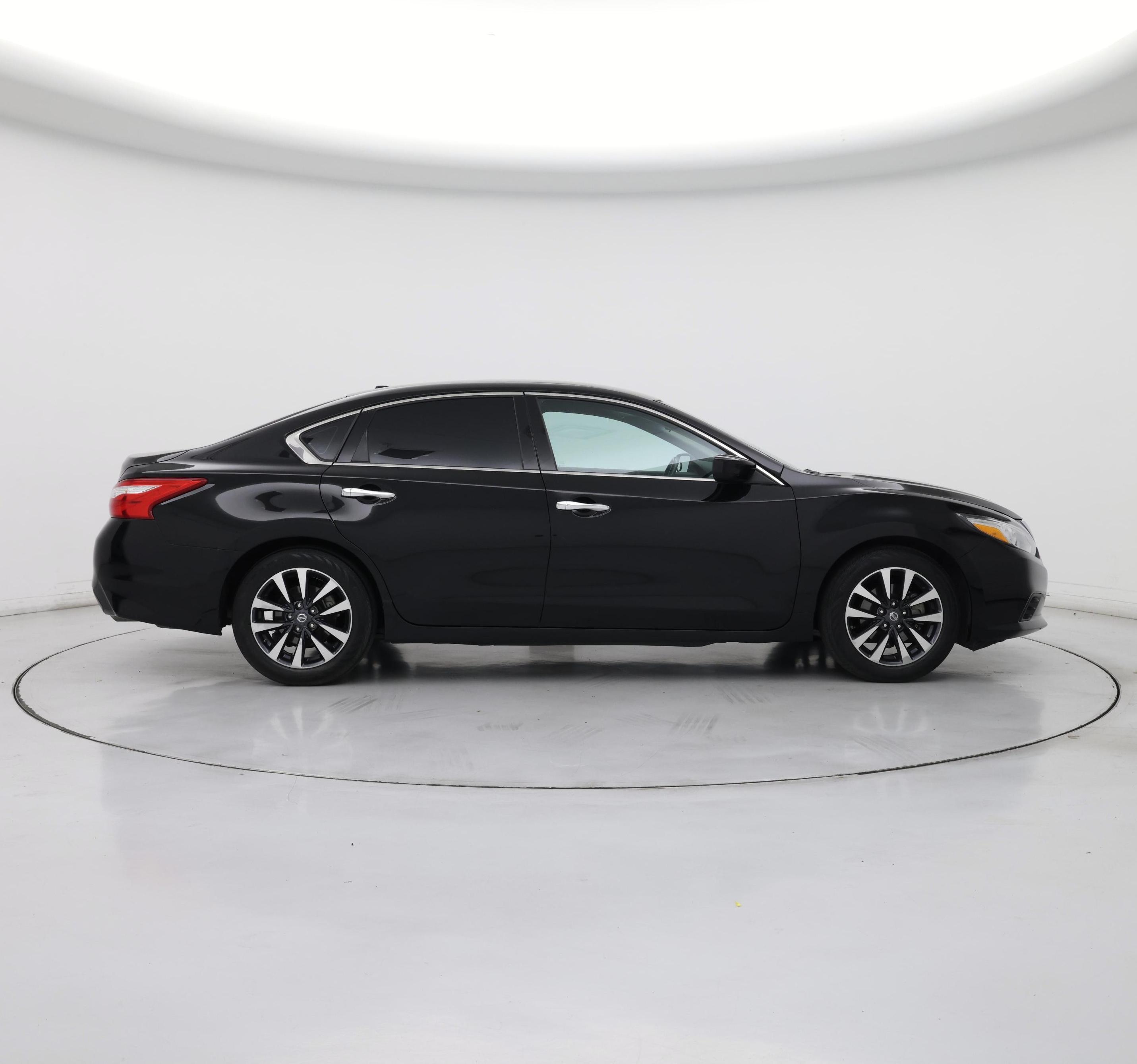 Thumbnail: 2017 Nissan Altima - 7