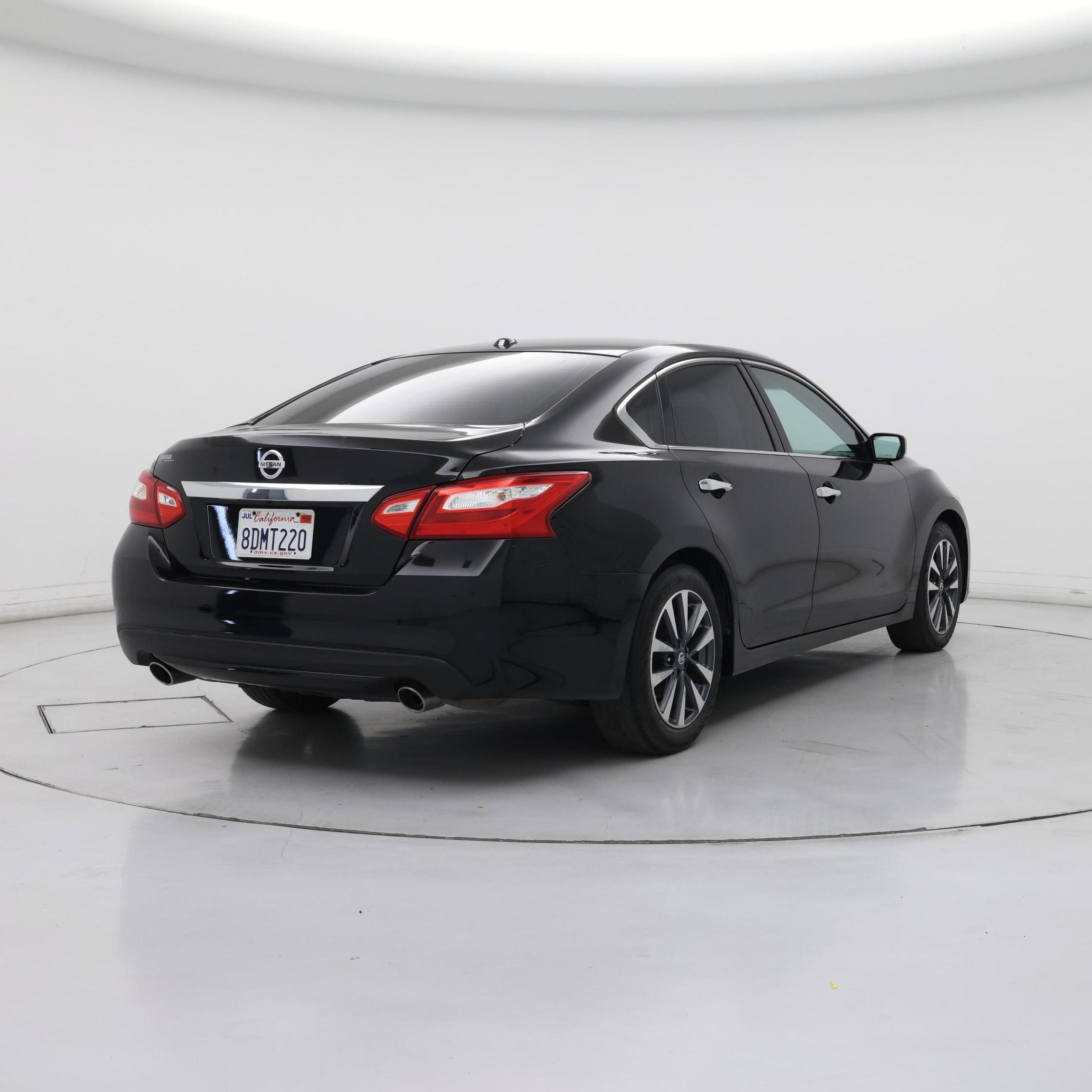 Thumbnail: 2017 Nissan Altima - 8